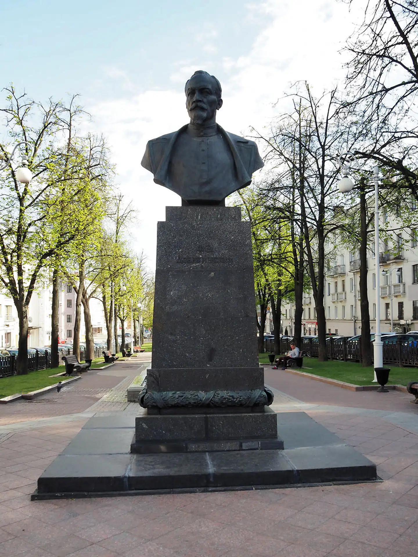 I de øvrige tidligere Østbloklande er statuer af Jern-Felix for længst fjernet, men ikke i Minsk. Her får grundlæggeren af KGB lov at stå.