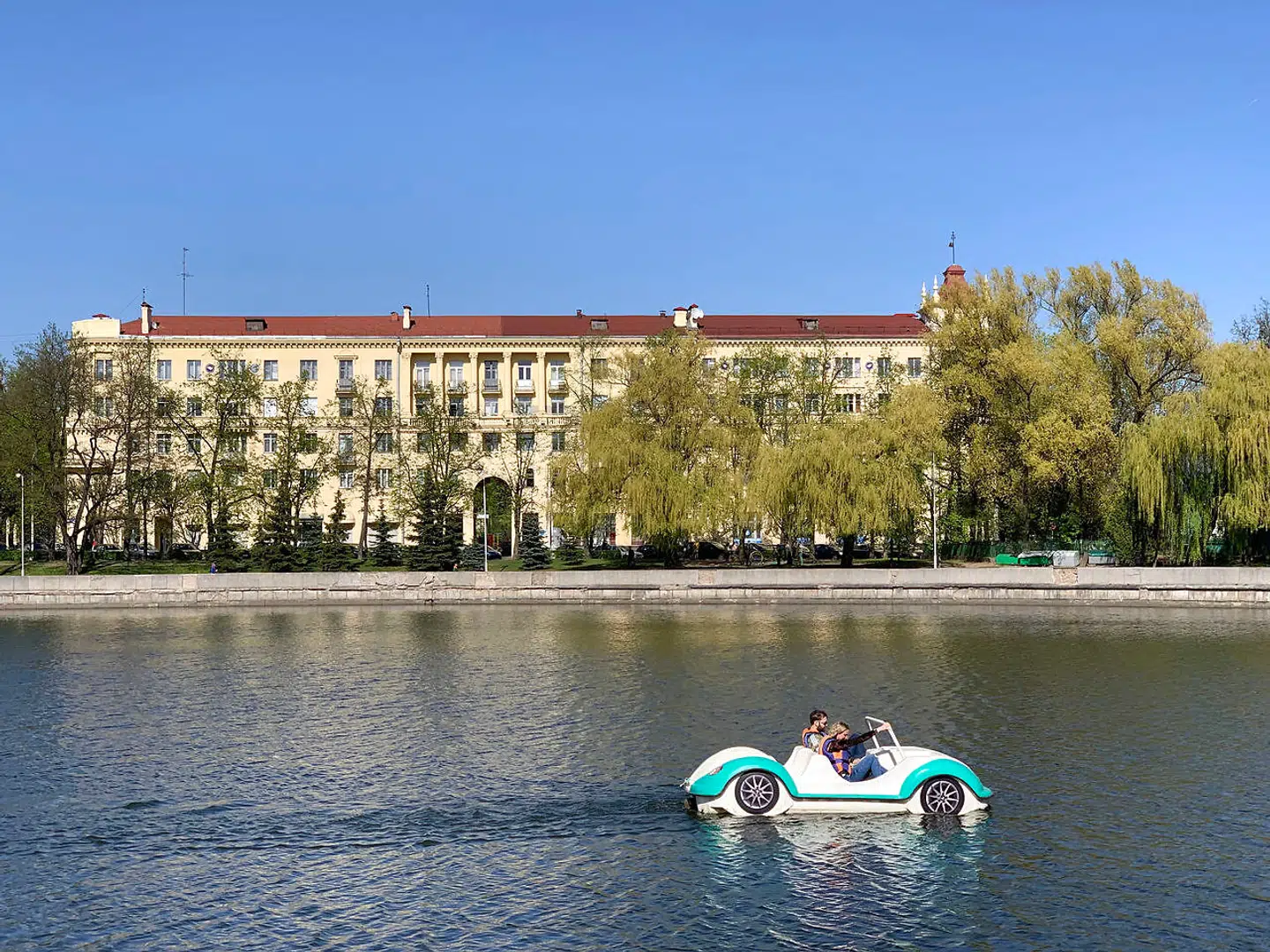 Lee Harvey Oswald, der angiveligt skød præsident John F. Kennedy, boede i en årrække i dette boligkompleks i Minsk.