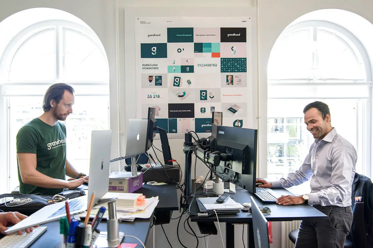 Grandhood er blandt de få fintech startups i Danmark, der har egen fondsmæglerlicens. På trods af det har det indgået et partnerskab med Saxo Bank, der er dets depotførende og handelseksekverende bank. På den måde kan kunderne vide sig sikre på, at deres penge står sikkert på en konto – uanset om Grandhood en dag bliver enten købt eller solgt.