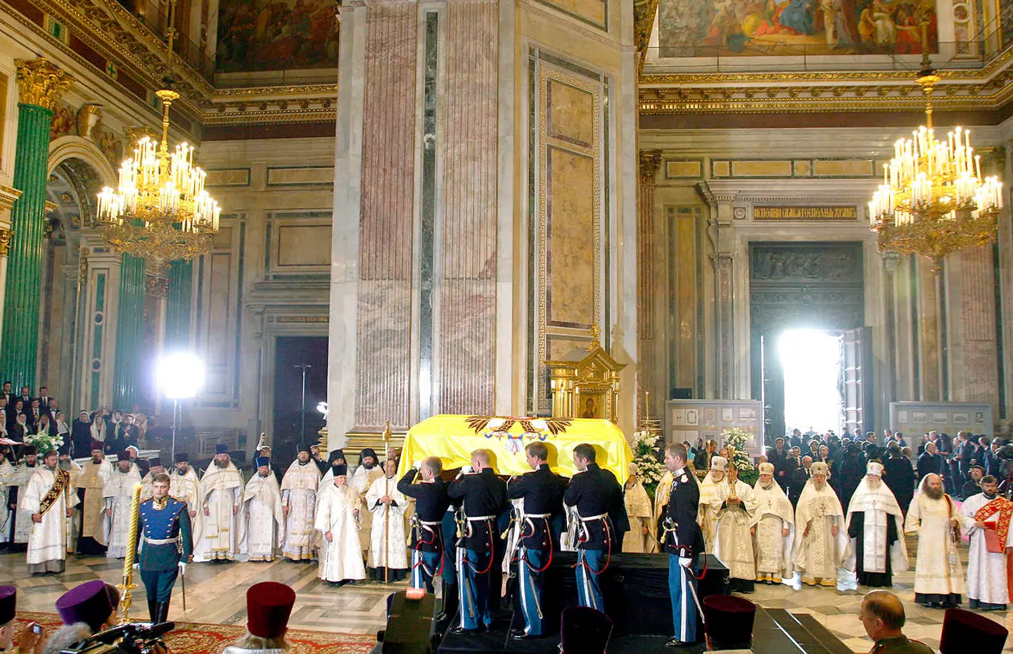 Den danske kongefamilie besøgte Isak-katedralen, da Kejserinde Dagmar blev genbegravet i 2006. Hun var mor til Ruslands sidste tsar. Foto: Alexander Nikolayev/COP102