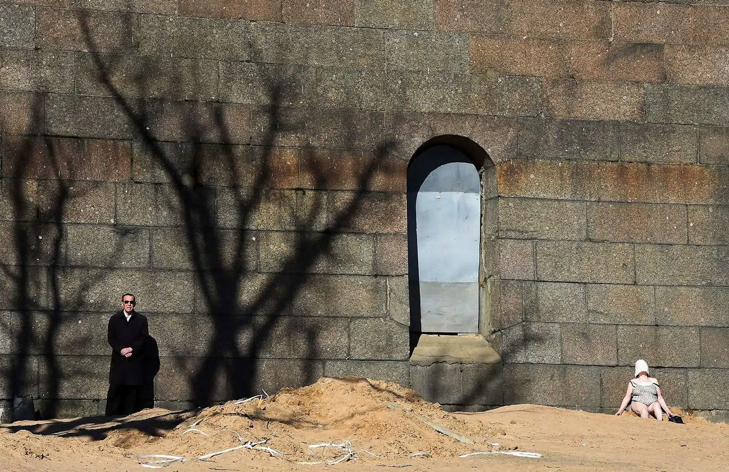 Fæstningen ligger på stranden og er om sommeren et populært sted at sole blandt indbyggerne i Sankt Petersborg. Foto: Olga Maltseva/AFP