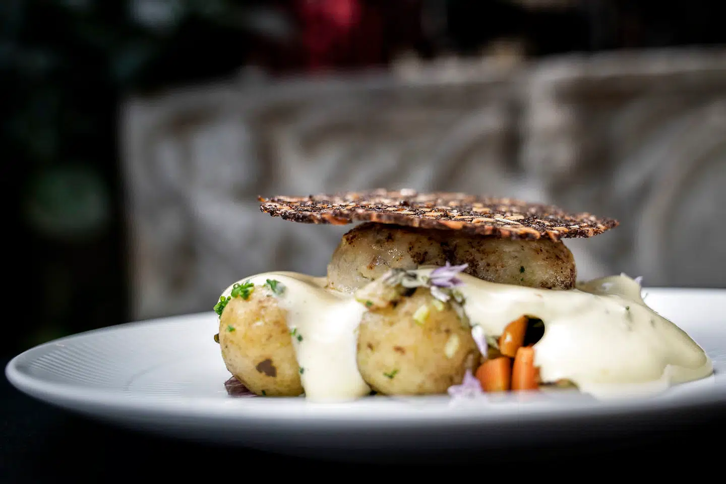 Fiskefrikadellen var det eneste ordinære på tallerkenen, alt andet var knivskarpt.