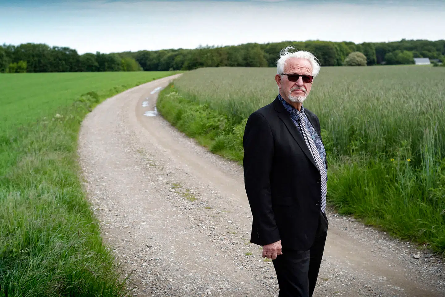 Helmuth Nyborg er tidligere dansk professor i udviklingspsykologi på Aarhus Universitet. Nu er han spidskandidat for Stram Kurs, og i dagens Berlingske kritiseres han for at have holdt oplæg for nynazister og antisemitter. Han mener ikke selv, at han med sin deltagelse er med til at legitimere de ekstreme holdninger.