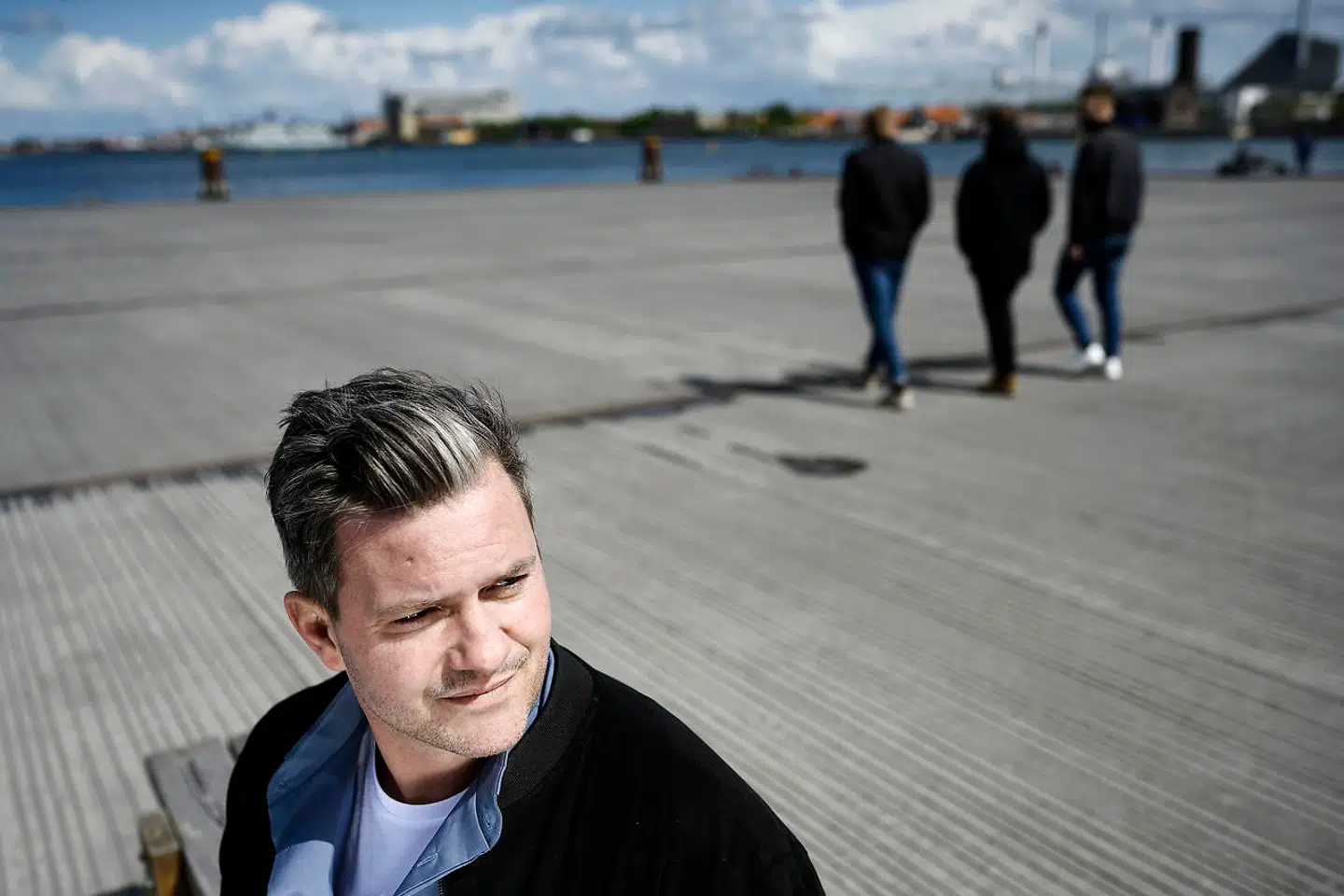 Absurde oplevelser fra nattelivet har Jean Von Baden oceaner af. Når livet leves fra midnat, er der ikke langt mellem de vilde indslag.