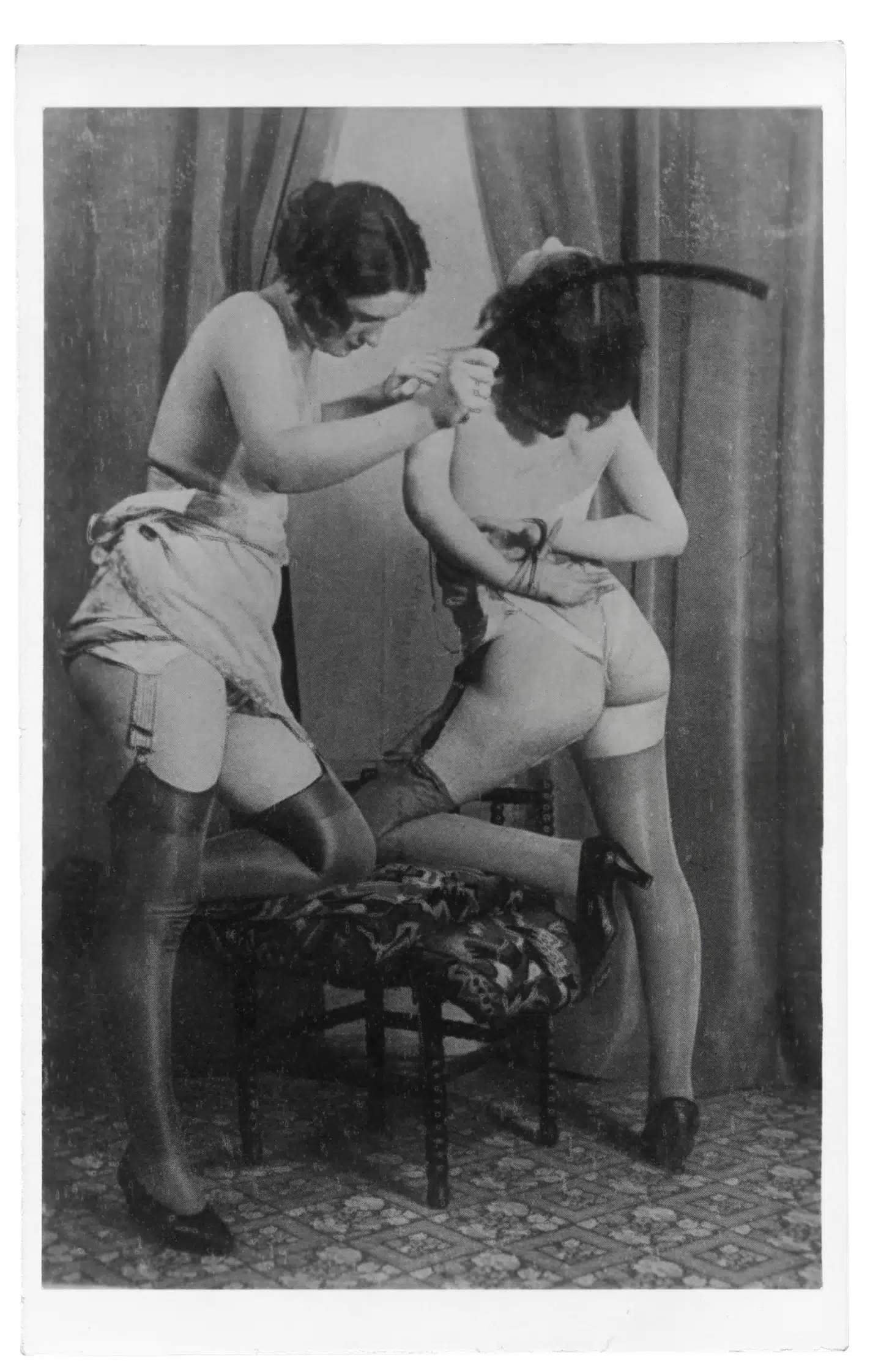 Relativt få fotos i »De forbudte billeder« har kinky undertoner - men undtagelserne findes. Foto: Politimuseet