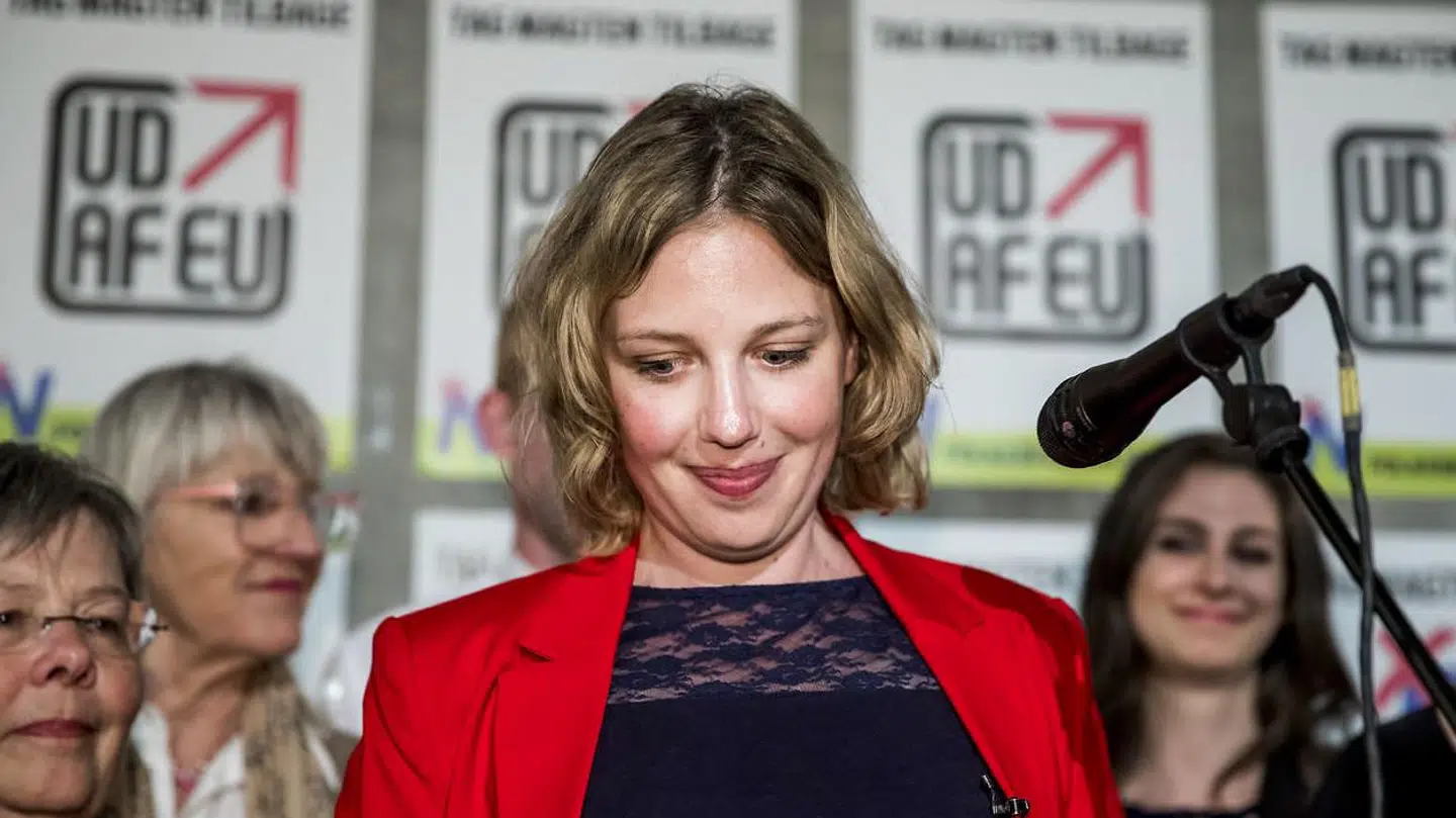 Rina Ronja Kari ankommer til valgfesten hos Folkebevægelsen mod EU i København søndag aften. En fest, der nok bød på mange personlige stemmer til hende, men også bød på et farvel til Europa-Parlamentet for bevægelsen.