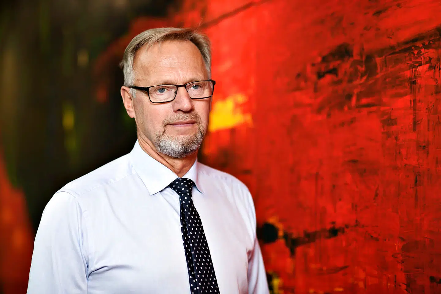 Jyske banks topchef, Anders Dam, smider iværksætterkunder uden revisor på porten. De små selskaber begår for mange mistænkelige transaktioner.