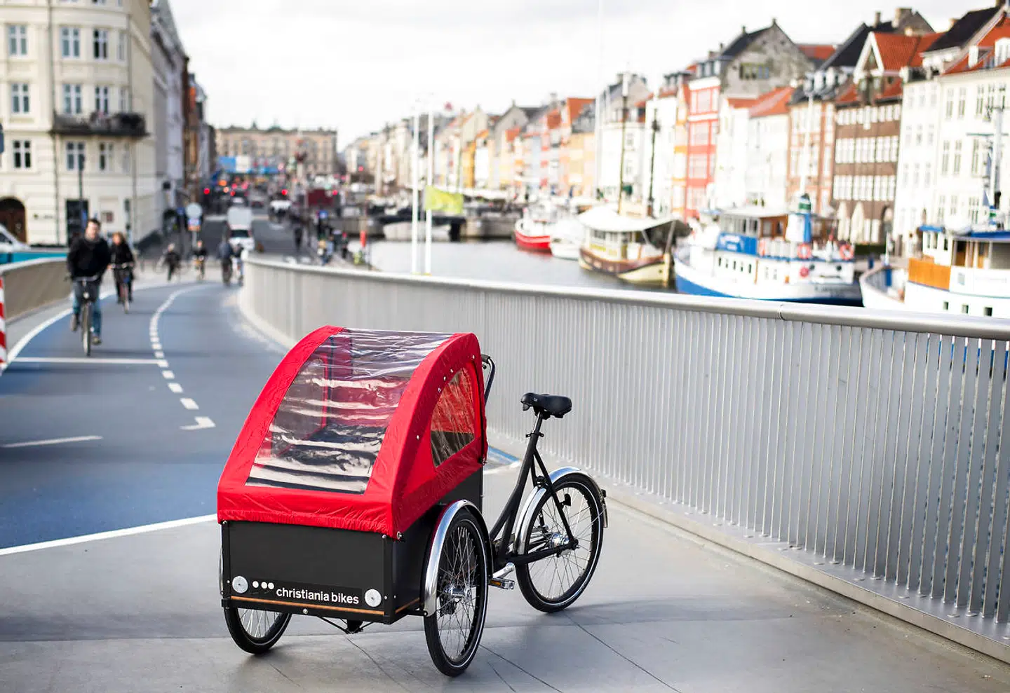 Som ægte alternativist bliver Uffe Elbæk den første statsminister med en cykel som officielt transportmiddel. Til de længere ture er jeg dog villig til at stikke ham et delebilsabonnement.