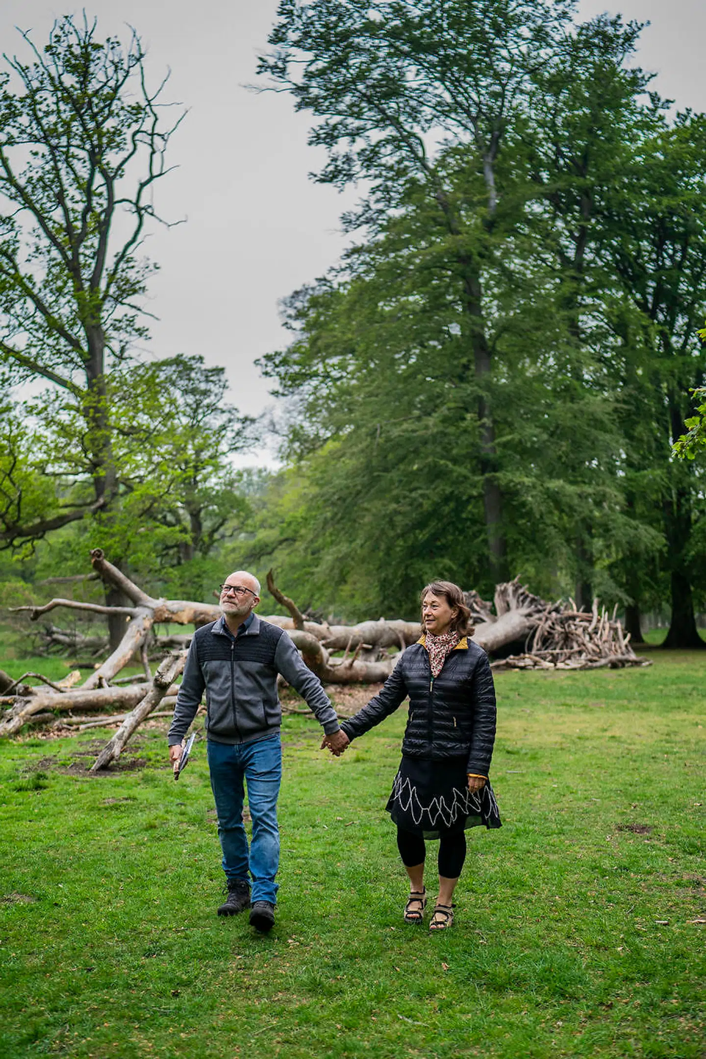 Tove og Henrik mødte hinanden for 25 år siden. De er blandt de ti par, som er mødtes i Dyrehaven til parvandring for at lære at kommunikere bedre sammen.