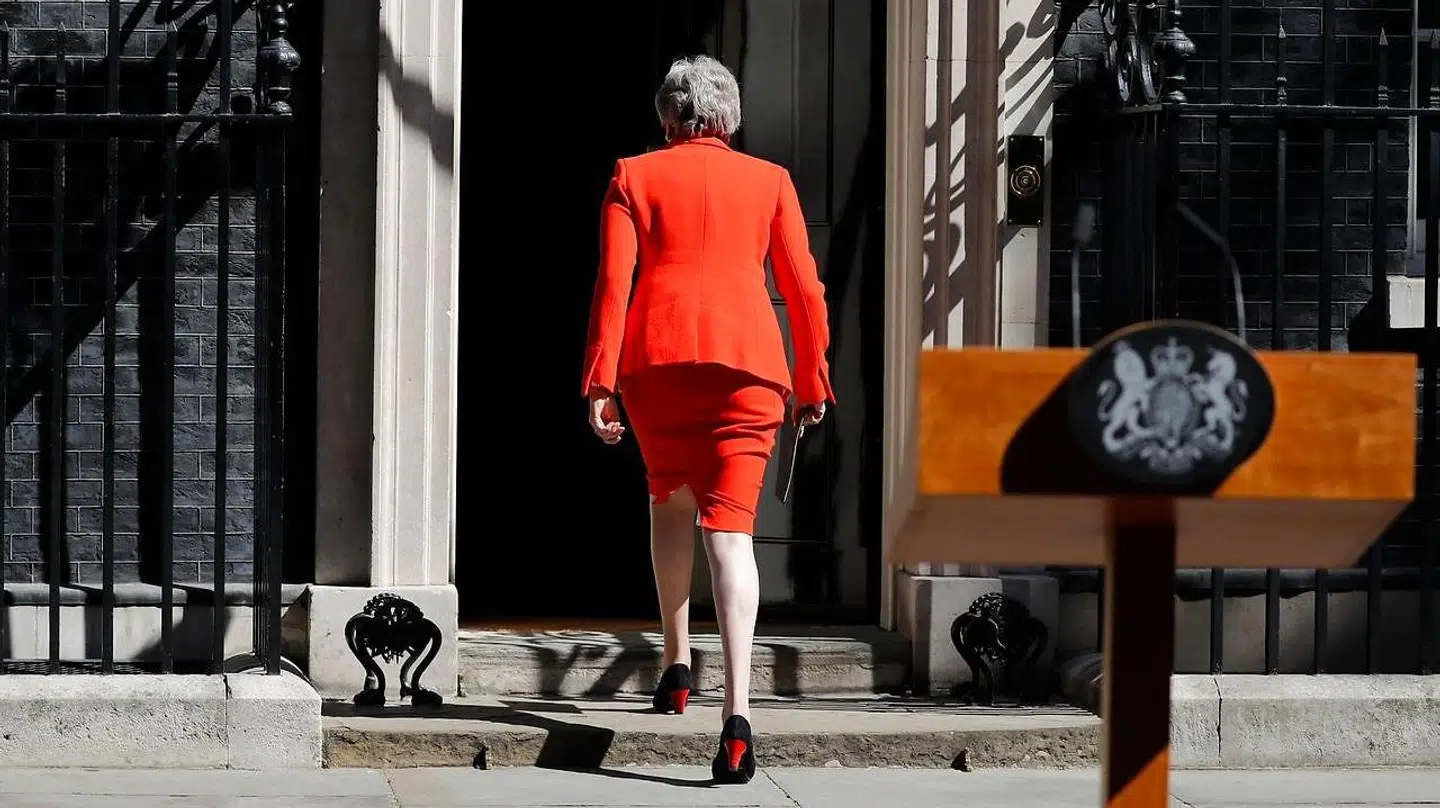 Exit: Theresa May på vej tilbage til sin embedsbolig Downing Street 10 efter at have meddelt sin afgang.