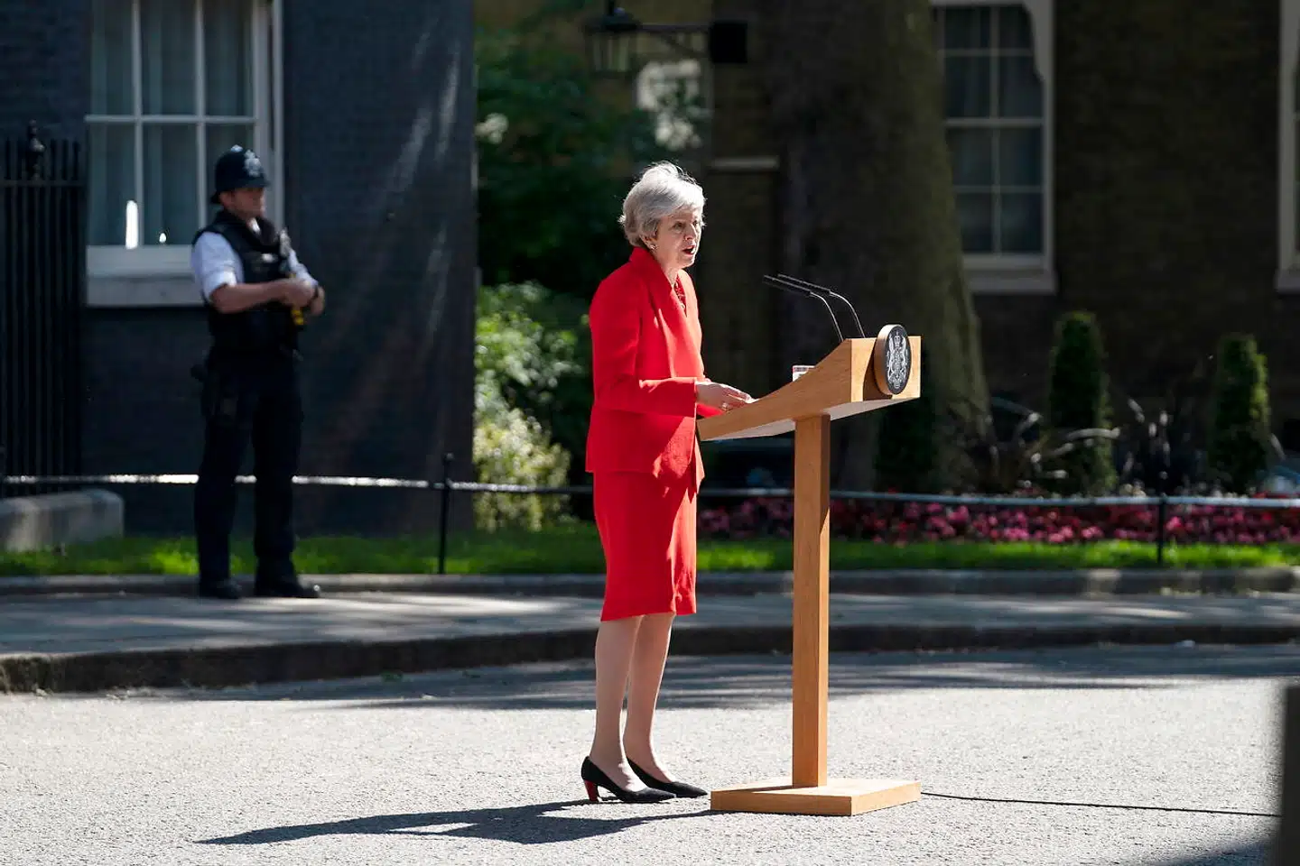 Theresa May opfordrede også i sin tale sin efterfølger til at betænke kompromis - at kompromis ikke er et skældsord, men en nødvendighed.