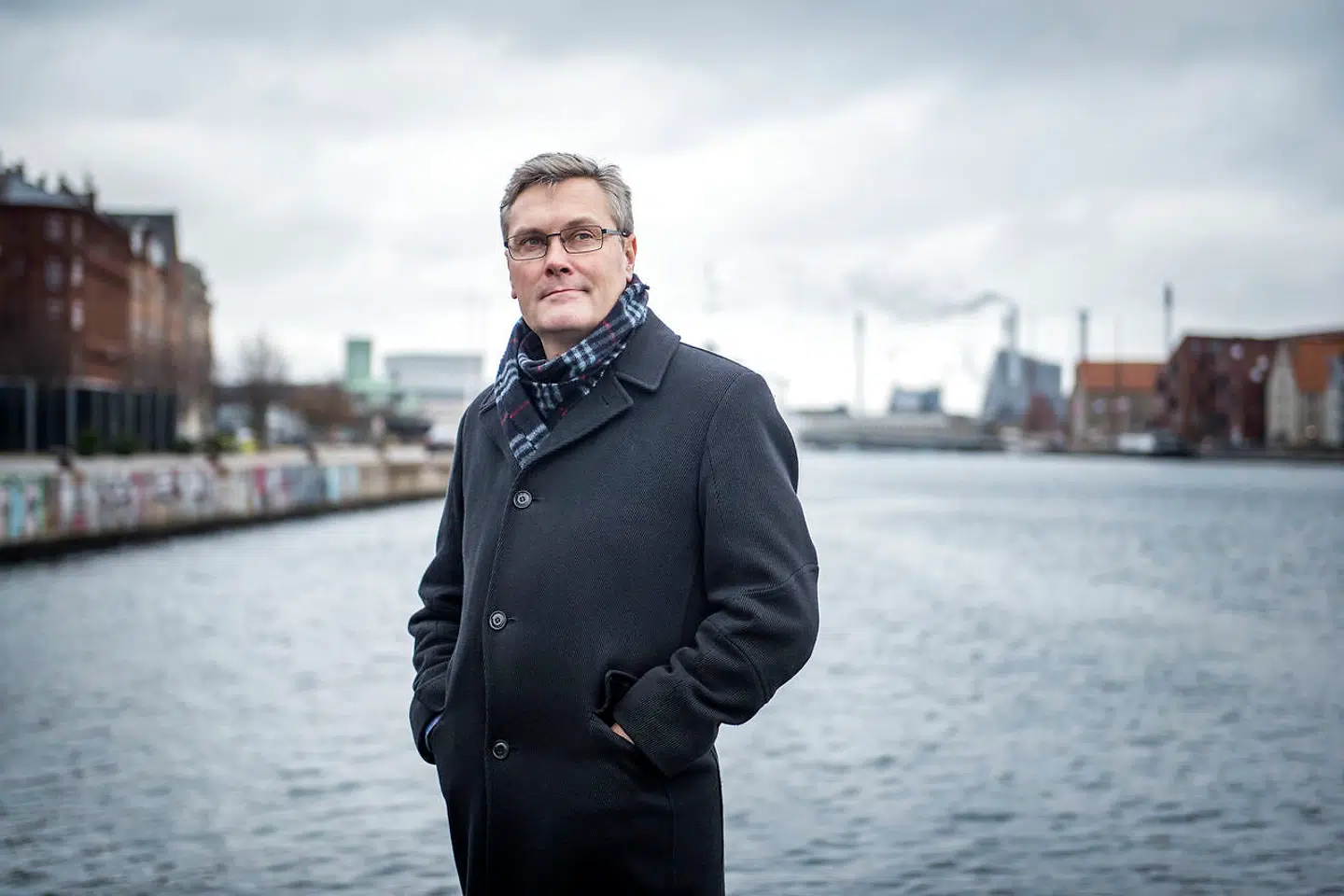 En stigning i antallet af trusler fra kriminelle har fået Danske Bank til at styrke sin indsats på hvidvaskområdet, men det betyder ikke, at banken er i mål, forklarer Niels Bang-Hansen, der er Danske Banks chef for erhvervskunder.