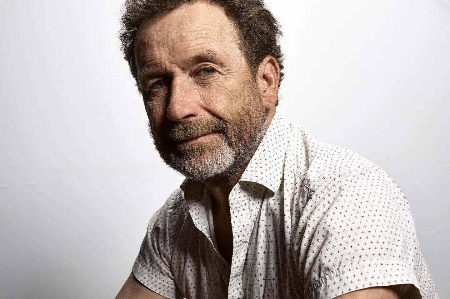 »Et af de tragikomiske højdepunkter i »Mænd i min situation« er skildringerne af en juleaften, hvor Arvid efter familiemiddagen og gaveuddelingen i selskab med ekskone Turid, børn og svigerfamilie går på værtshus og ender i et slagsmål over en kvinde, der vil i seng med ham. Tragedie og komedie i tæt favntag,« skriver Berlingskes anmelder om Per Pettersons nye roman.