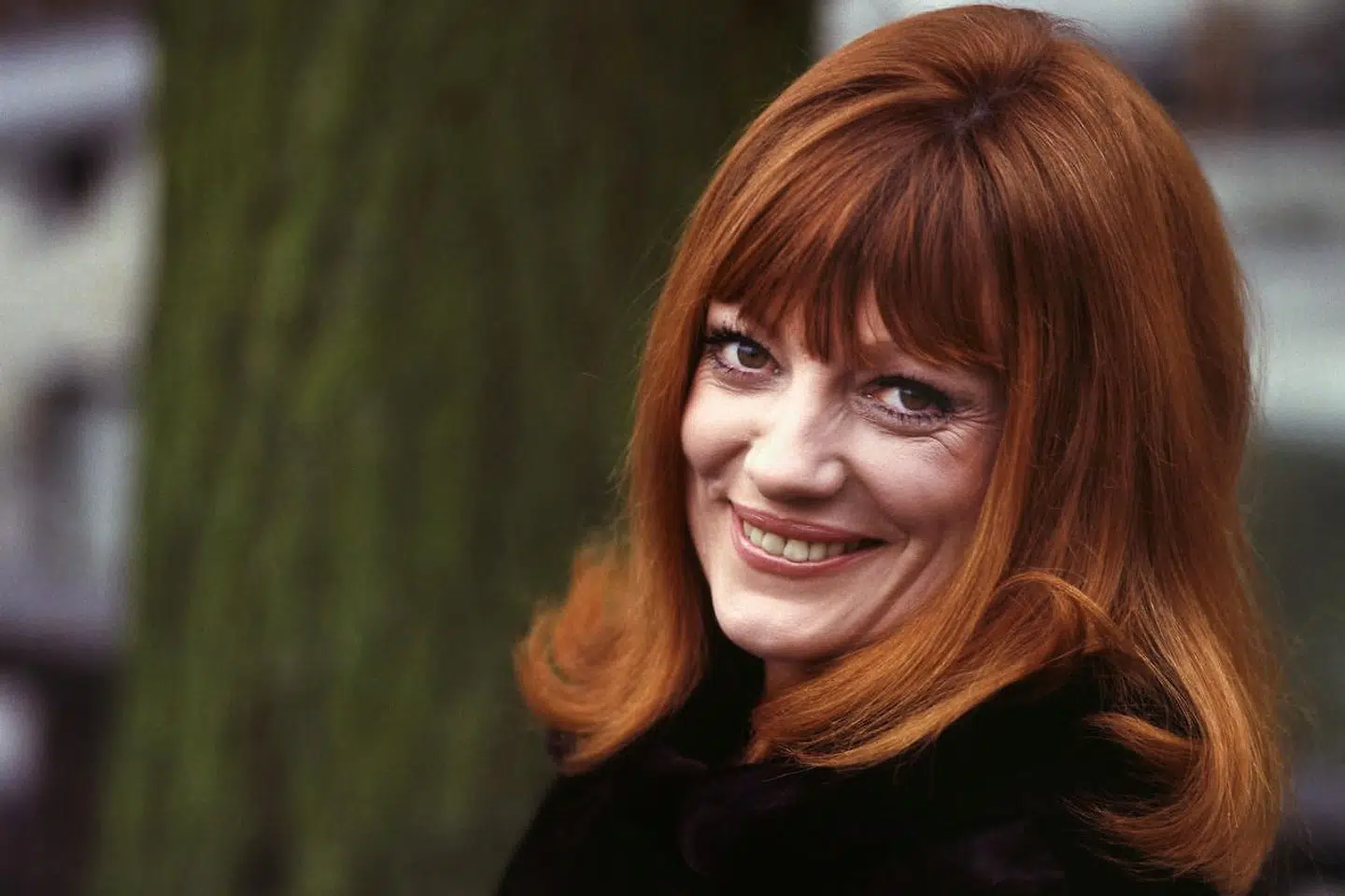 På scene, skærm og lærred var Kirsten Walther ofte den festlige pige, men facaden dækkede over et sårbart sind.