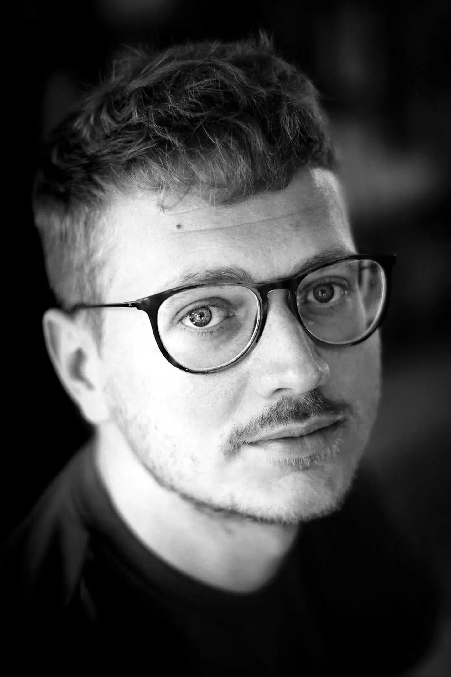 Der er sket et tab af det fælles, siger dramatiker Henrik Szklany.