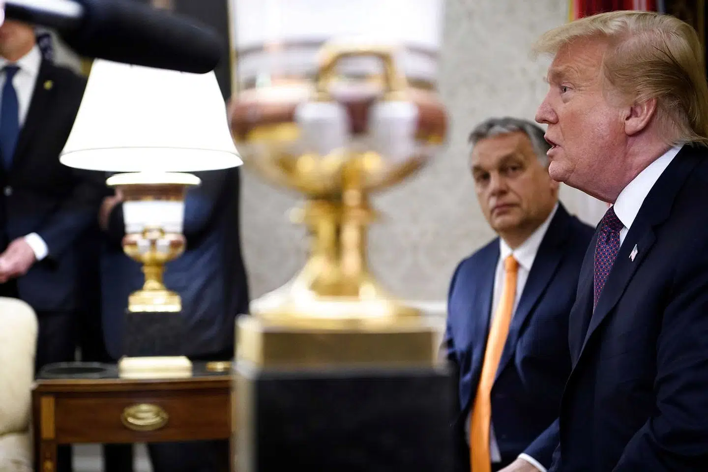 13. maj besøgte Viktor Orbán USAs præsident i Det Hvide Hus. I radiointerviewet udtaler Orbán, at den italienske vicepremierinister, Matteo Salvini, og Donald Trump ofte ses som »hadefigurer«, selv om de blot har til hensigt at beskytte deres lands grænser.