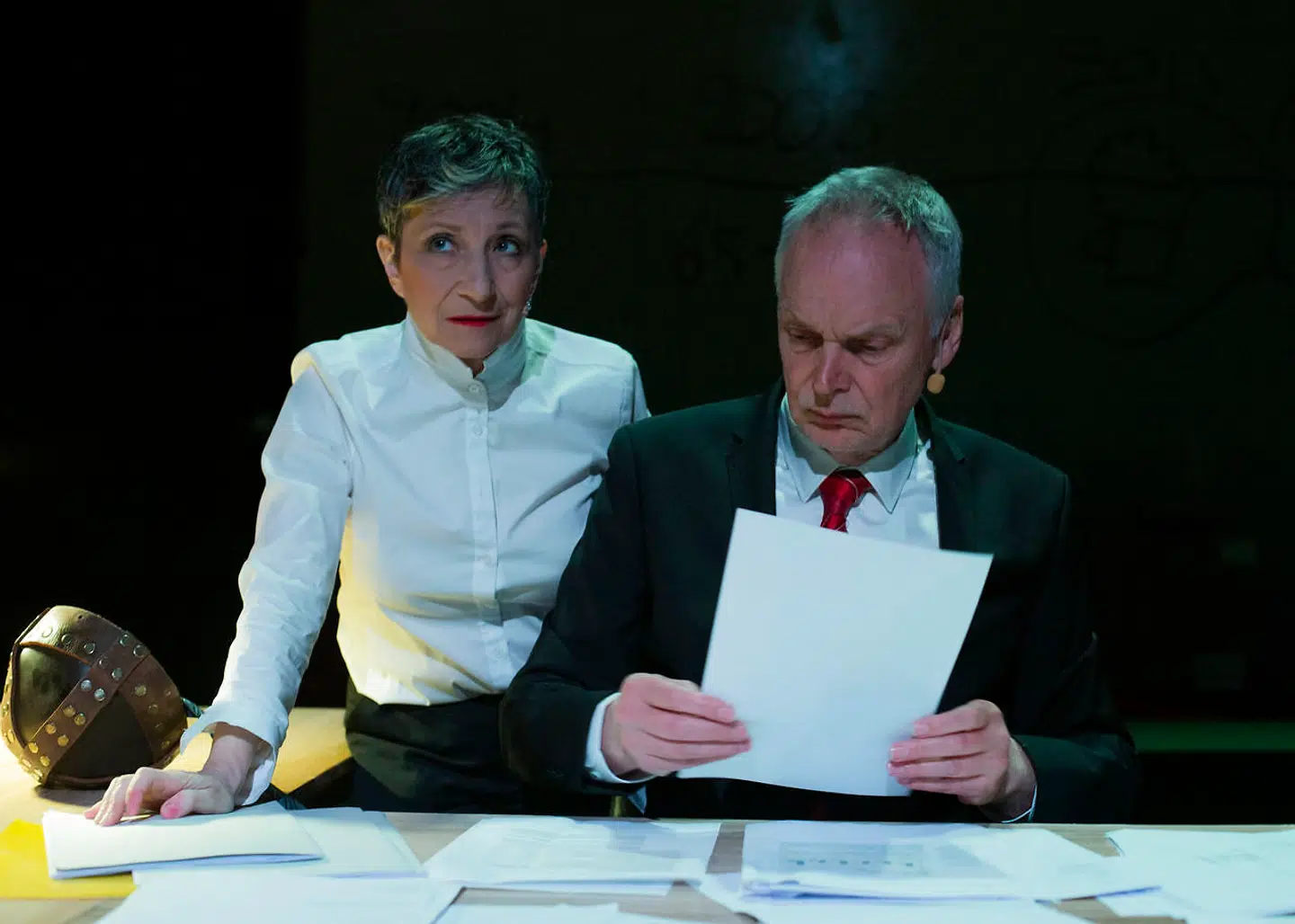 Kristian Halken i rollen som Bjarne Corydon og Ina-Miriam Rosenbaum, som bl.a. Frits Schur, i forestillingen »Corydong«.