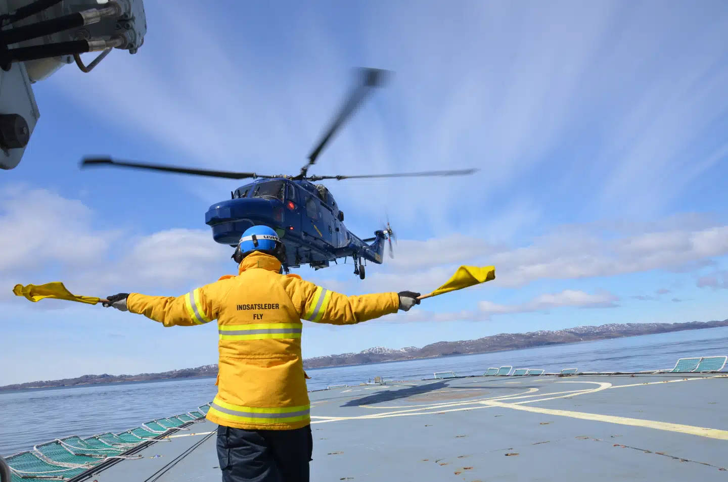 Lynx-helikopter letter fra F357 Thetis under øvelsen Livex 2016 ud for Nuuk i Grønland. Landet er i løbet af kort tid blevet en del af det storpolitiske spil om Arktis.