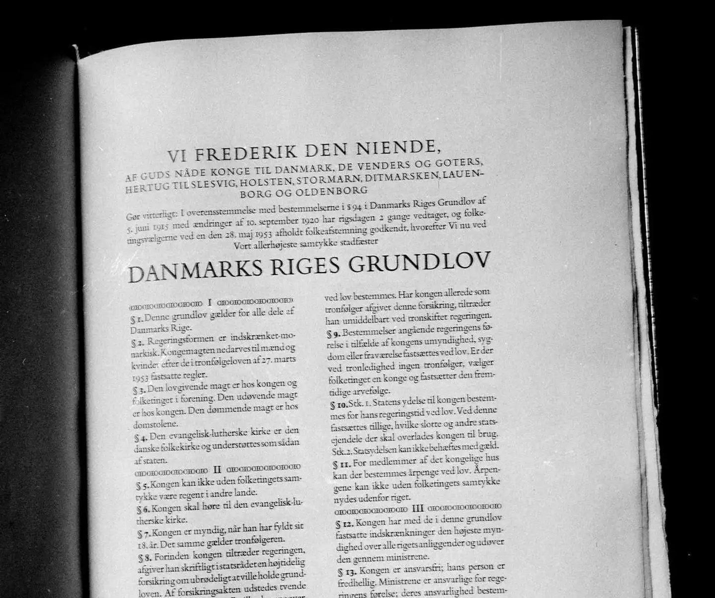 Grundloven er senest blevet ændret i 1953. Det var fjerde gang, Grundloven blev ændret. Med den anden grundlovsændring, der kom i 1915, fik kvinderne stemmeret.
