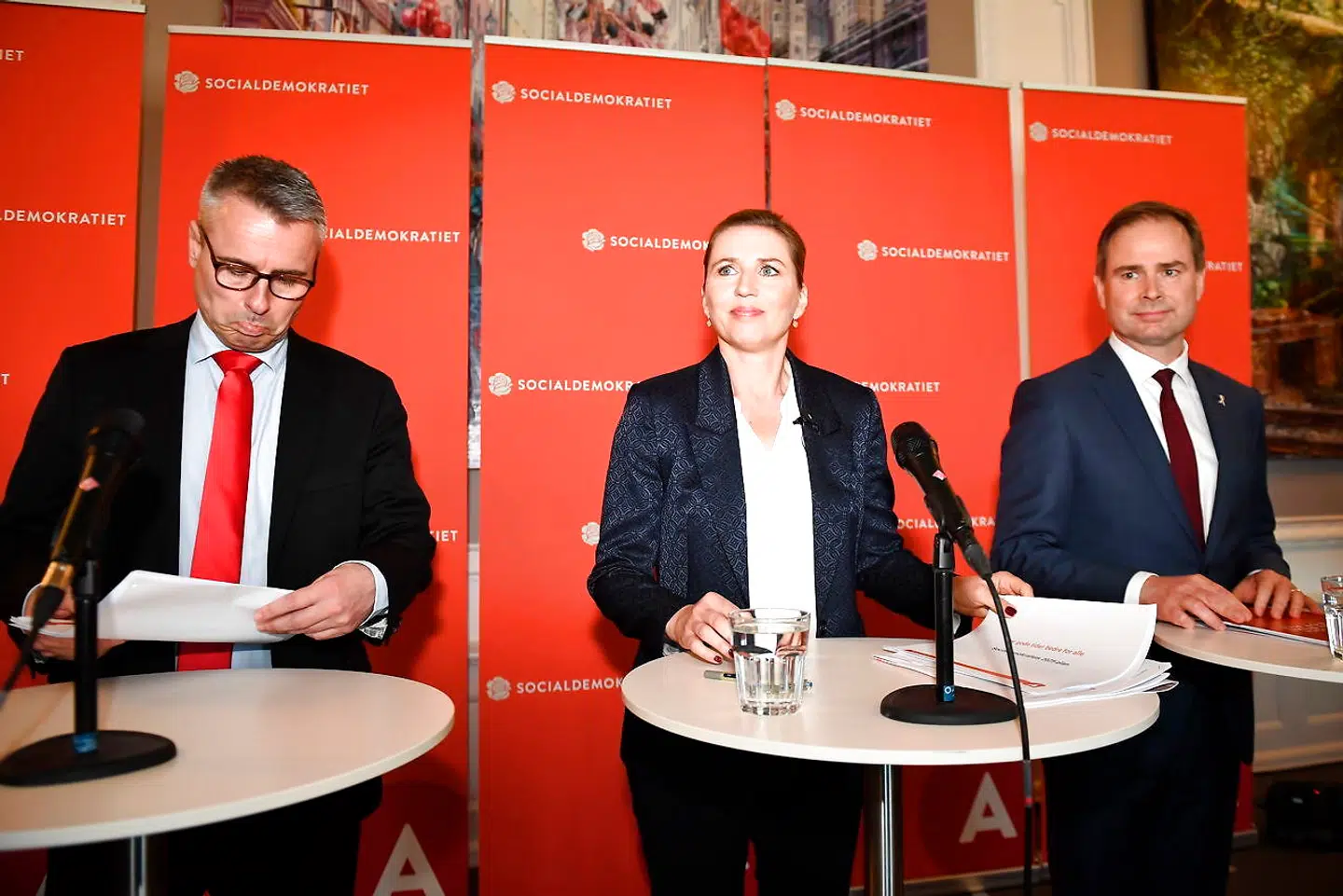 »Skal de nedslidte have en ret til tidlig folkepension? Eller skal det fortsat være sådan, at de skal igennem talrige besøg hos læger og kommunale sagsbehandlere, før de kan stå med hatten i hånden og bede om lov til at trække sig tilbage?«