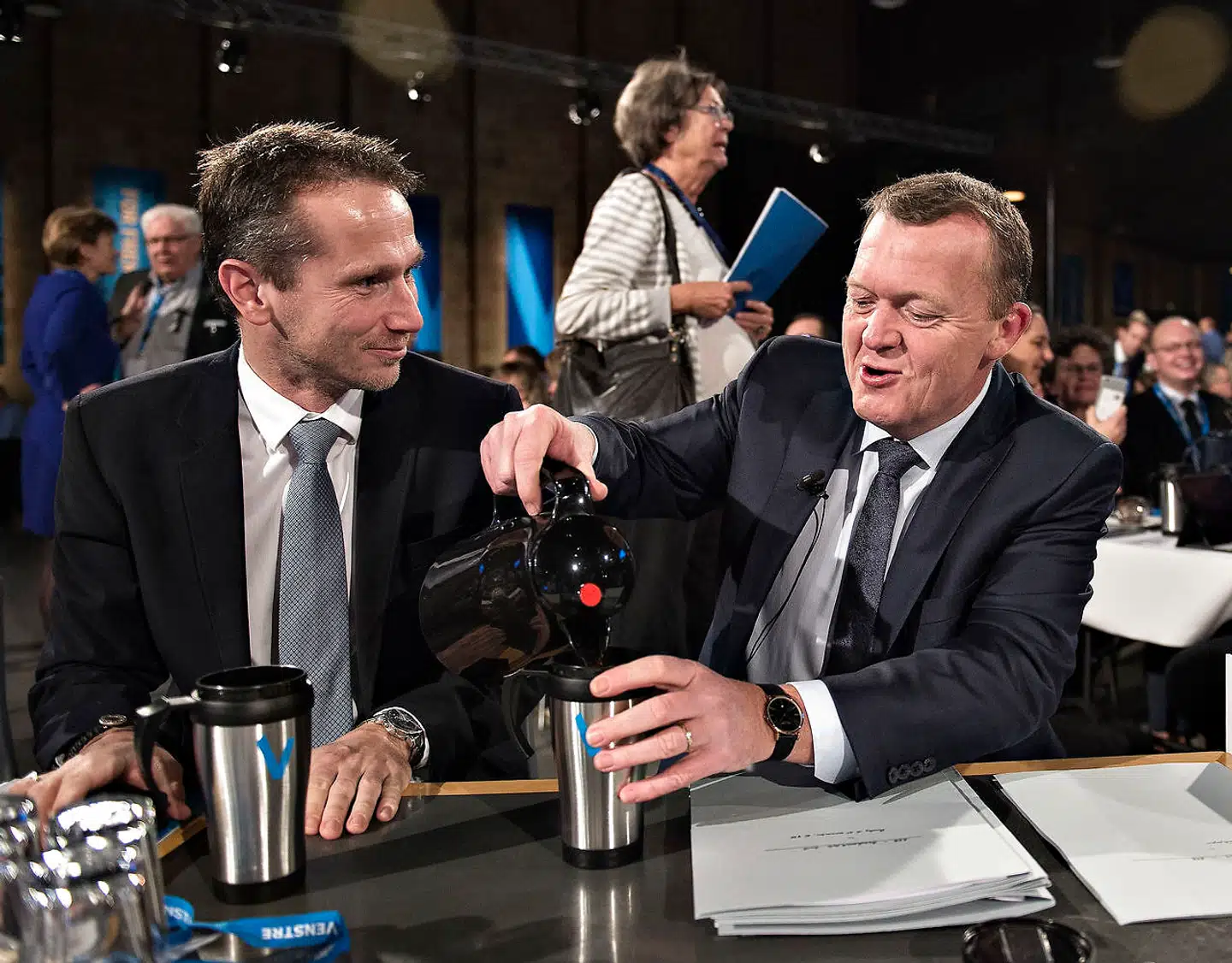Statsminister Lars Løkke Rasmussen affejer de kommentatorer og analytikere, der læser en udtalelse fra ham som en kritik af næstformand Kristian Jensen. Her ses de to til Venstres landsmøde i 2015.