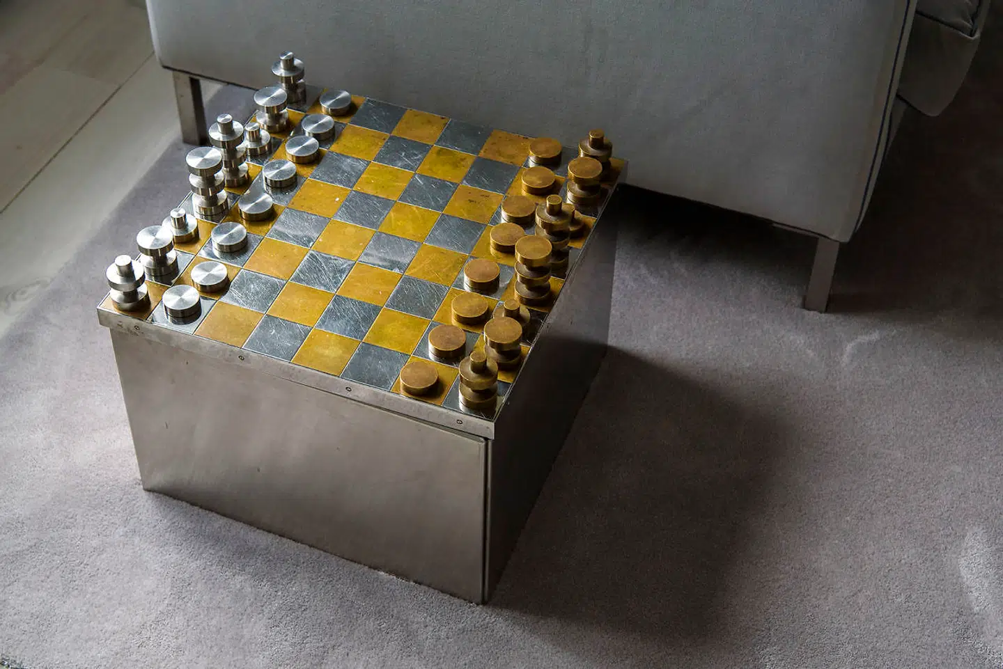 Gallerist Martin Asbæk viser de fem ting fra hjemmet i Charlottenlund, han ville redde hvis huset brændte