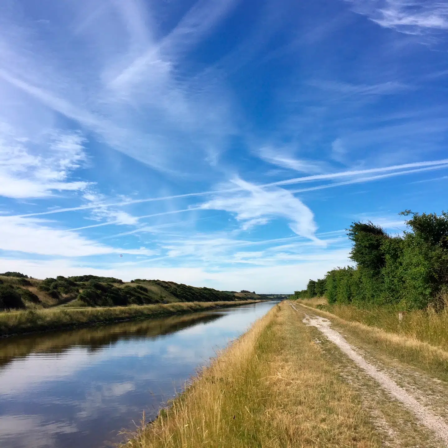 Byens æstetiske pragtstykke er dog Frederik d. 7s Kanal, der blev gravet i 1856 for at hjælpe skibstrafikken.