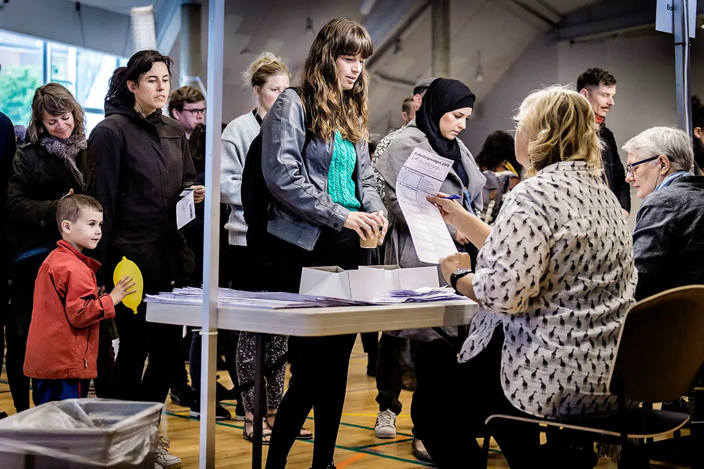 »På et eller andet tidspunkt når man en grænse, hvor man kan spørge, om vi som samfund eller demokrati kan acceptere, at en del borgere ikke har mulighed for at stemme ved folketingsvalg,« siger chefforsker Roger Buch om den voksende gruppe, der ikke har stemmeret.