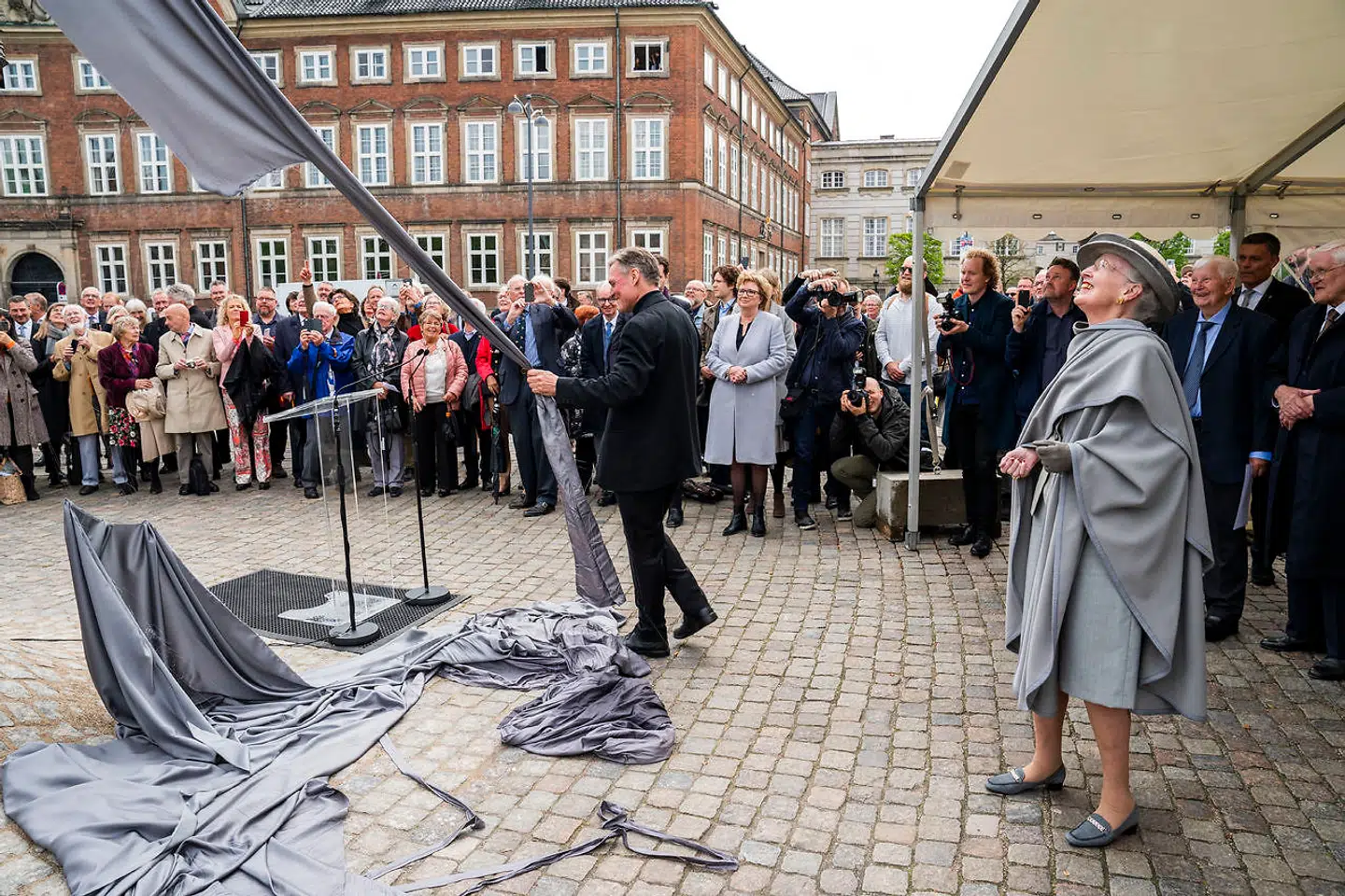 Afsløreringen af »Christian 4. som bygherre« voldte en del problemer - men Dronning Margrethe tog udfordringerne i stiv arm. Foto: Martin Sylvest/Ritzau Scanpix