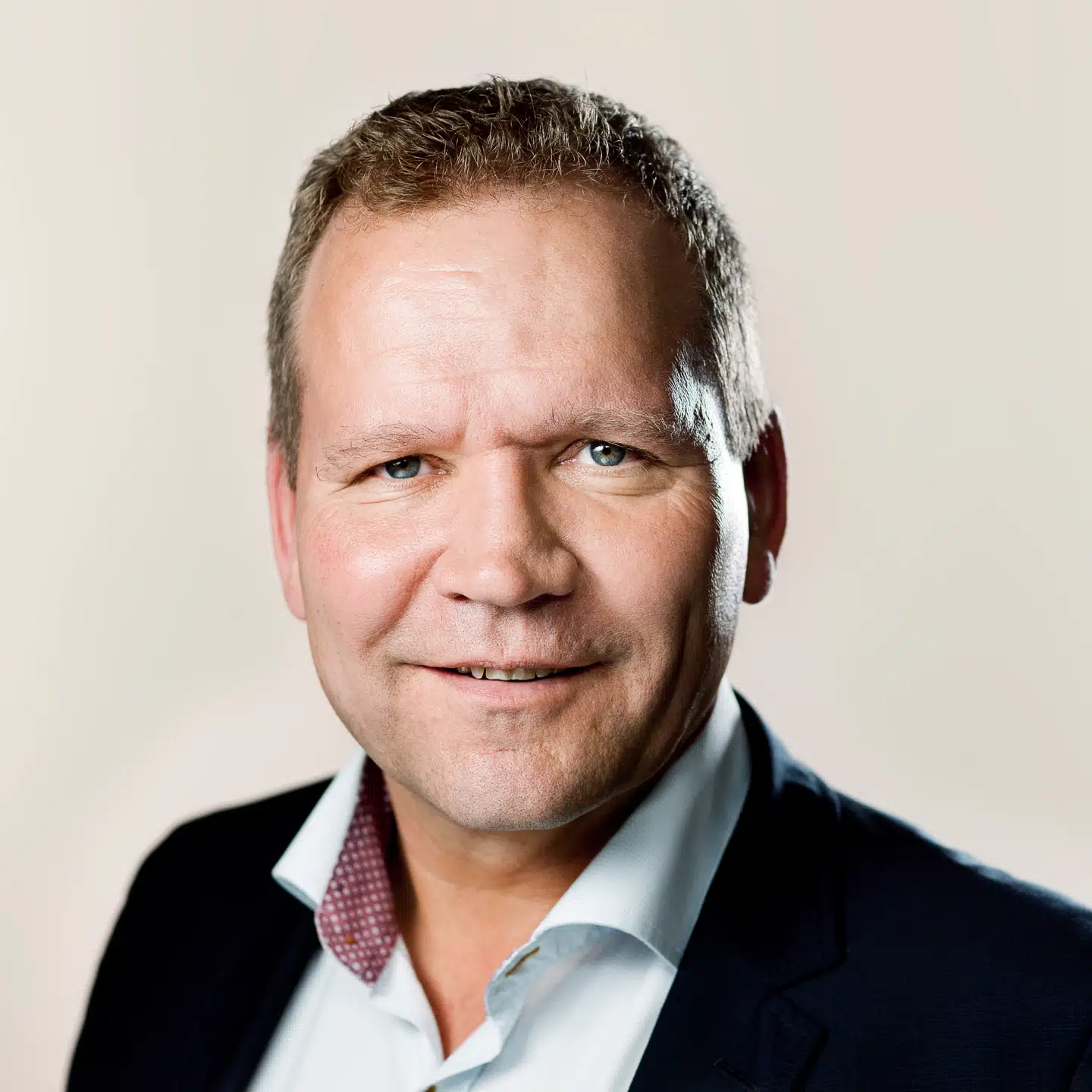 Troels Ravn er folketingsmedlem for Socialdemokratiet og privat ven med faderen til den studerende, som Rasmus Paludan har forfulgt i årevis.