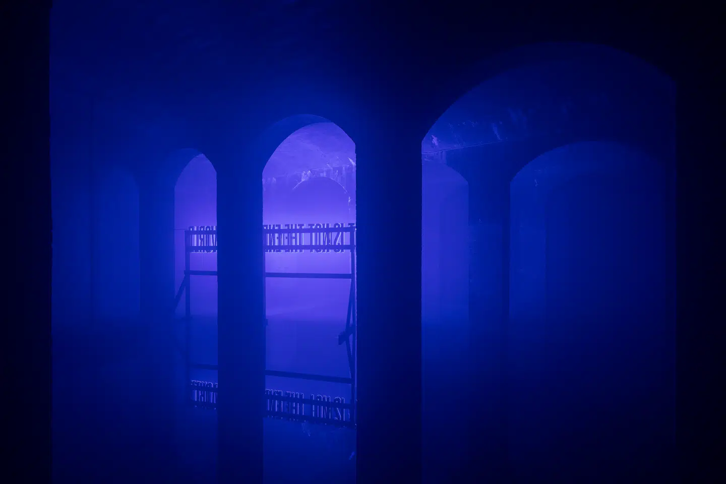 I Superflex' vandverden bevæger man sig rundt i et dystopisk sceneri, som om der er sket en katastrofe, og man er blandt de overlevende.