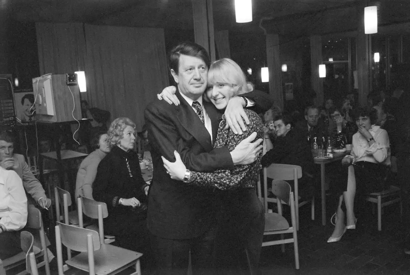 Den danske politiker og stifter af partiet Centrum-Demokraterne Erhard Jakobsen ses her med sin datter, politikeren Mimi Jakobsen (CD).; The Danish politician, former Social democrat Erhard Jakobsen withhis daughter Mimi Jakobsen at the election which won five mandates for the new party Centrum Demokraterne in the Folketing.