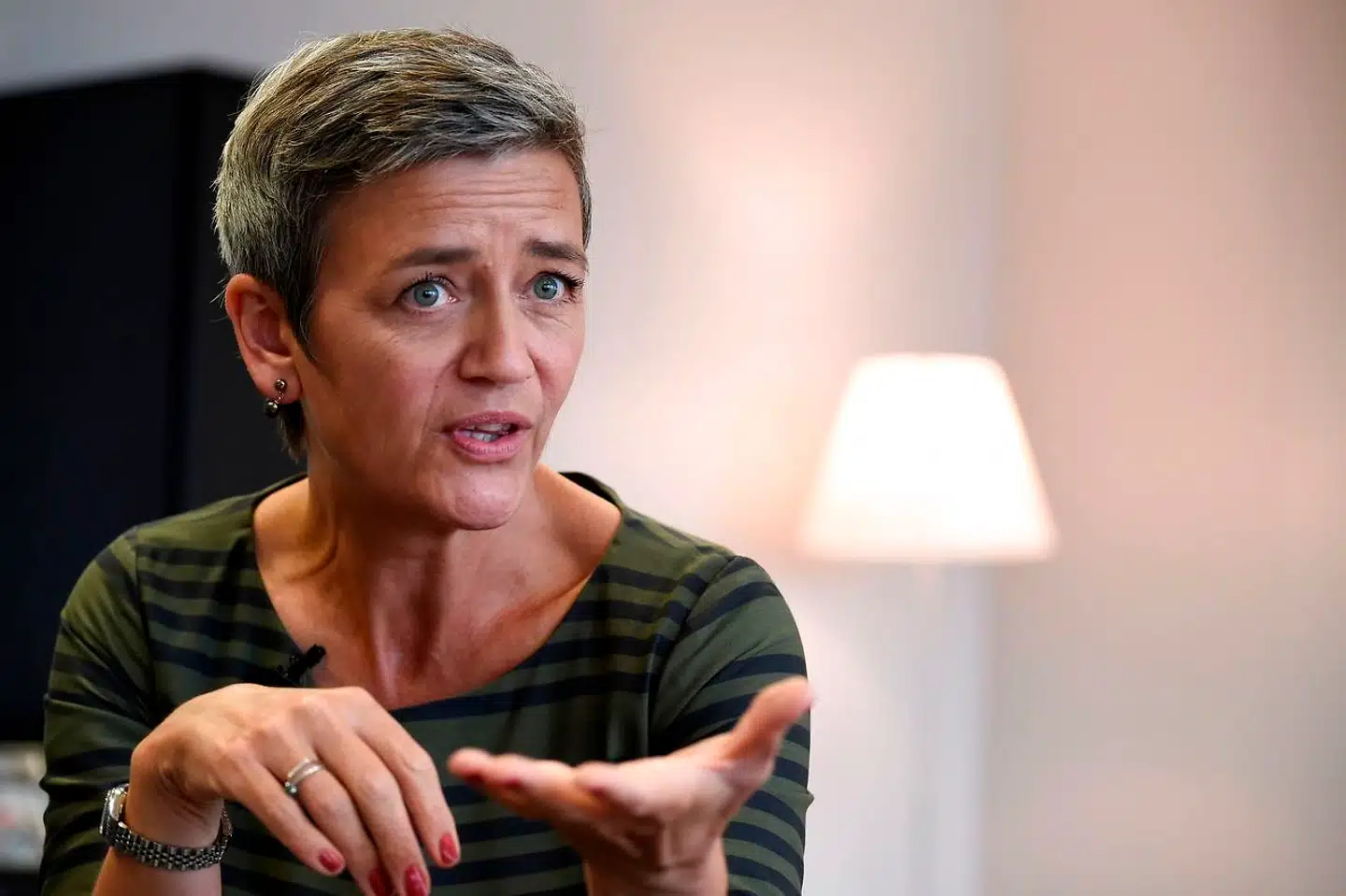 (ARKIV) EU Commissioner of Competition Margrethe Vestager give an interview at the EU Headquarters in Brussels, on September 4, 2017. Margrethe Vestager står stærkt i EU. Hun er en af de mest respekterede kommissærer overhovedet. Hendes rival til toppost kan blive Hollands premierminister. Det skriver Ritzau, torsdag den 21. marts 2019.. (Foto: JOHN THYS/Ritzau Scanpix)