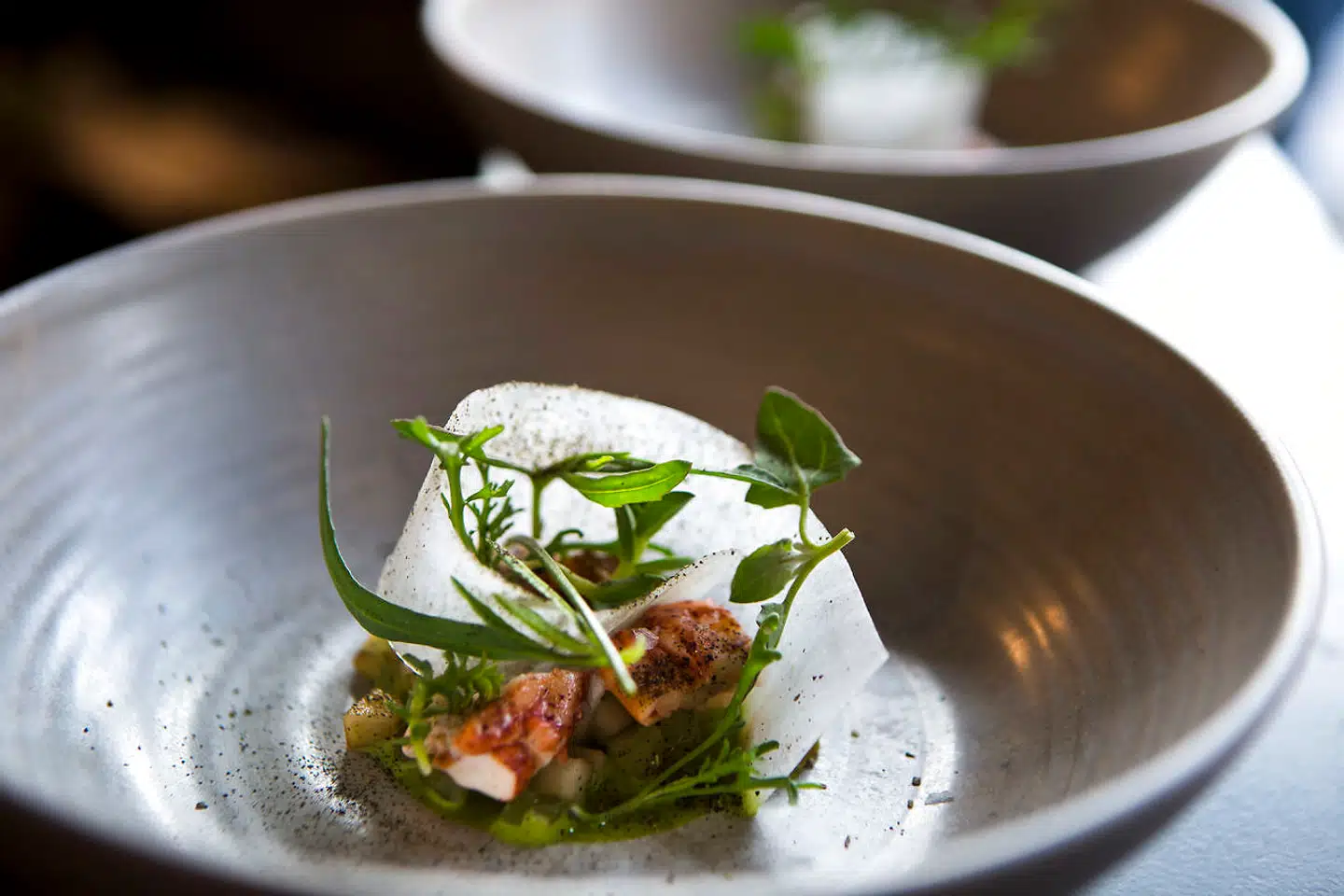 Der syltes, hengemmes og fermenteres i et væk på Kadeau, som i den grad holder niveauet.