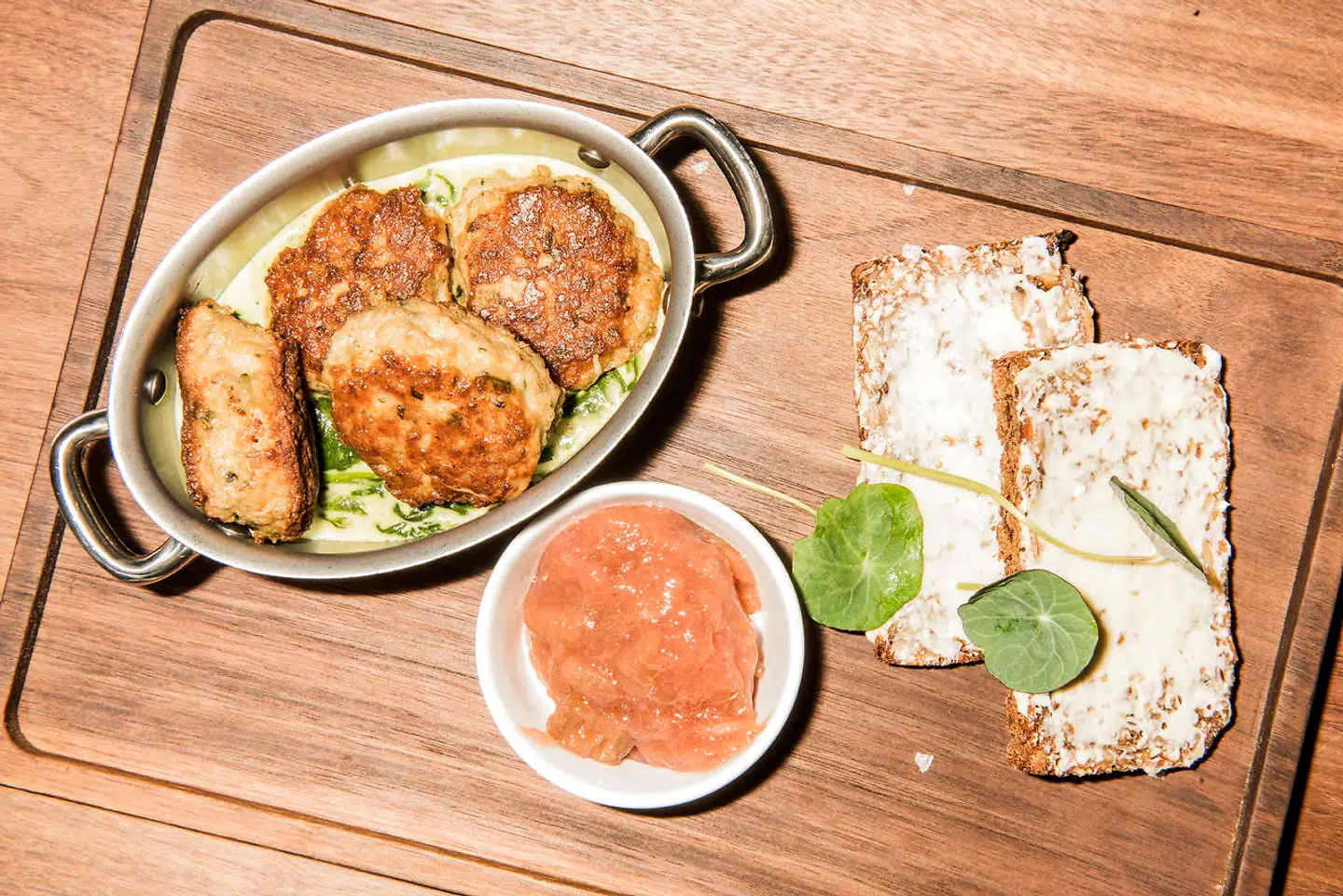 Restaurant Palægade i indre København laver klassisk dansk smørrebrød.