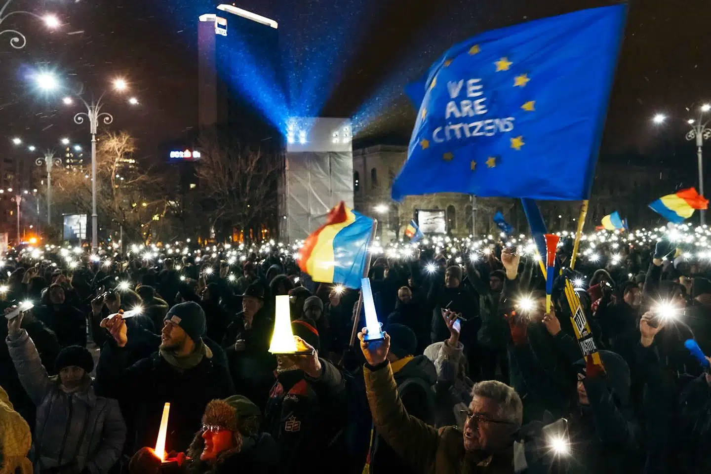 Rumænerne har mange gange været på gaden for at demonstrere mod ændringerne af landets love. Her i februar 2019 i landets hovedstad Bukarest.