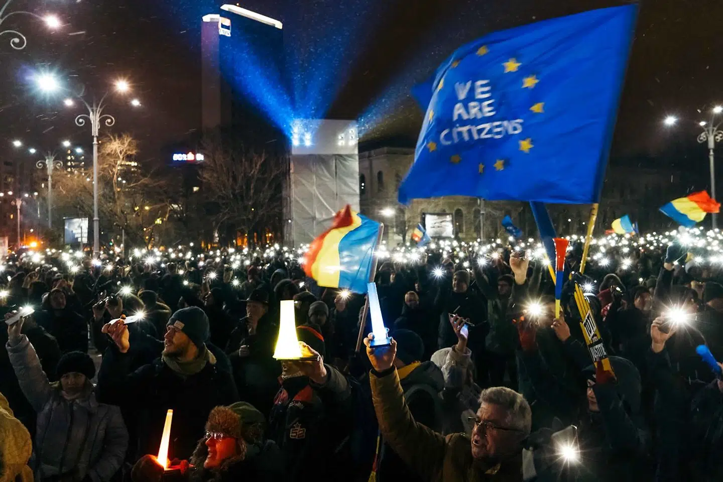 Rumænerne har mange gange været på gaden for at demonstrere mod ændringerne af landets love. Her i februar 2019 i landets hovedstad Bukarest.