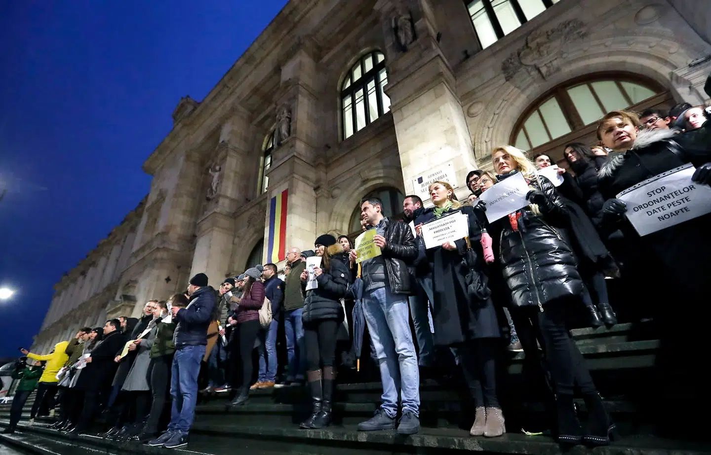 Hundredvis af rumænske anklagere demonstrerer mod ny ekspreslovgivning for udnævnelse af topanklagere i landet.