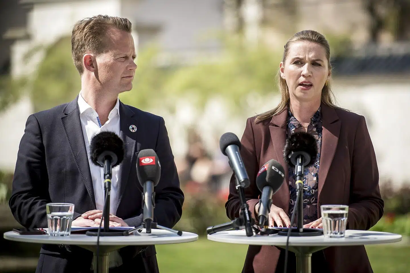 »26. maj er der et klart valg. Vil man have retfærdig beskatning og velfærd - råd til sygehuse, ældreomsorg, skoler og værdig tilbagetrækning - eller et samfund og et EU-samarbejde, hvor de rige stikker af og grådigheden hersker i en lille privilegeret elite som Venstre og de borgerlige har tilladt. Vi vælger velfærd og fair beskatning.«