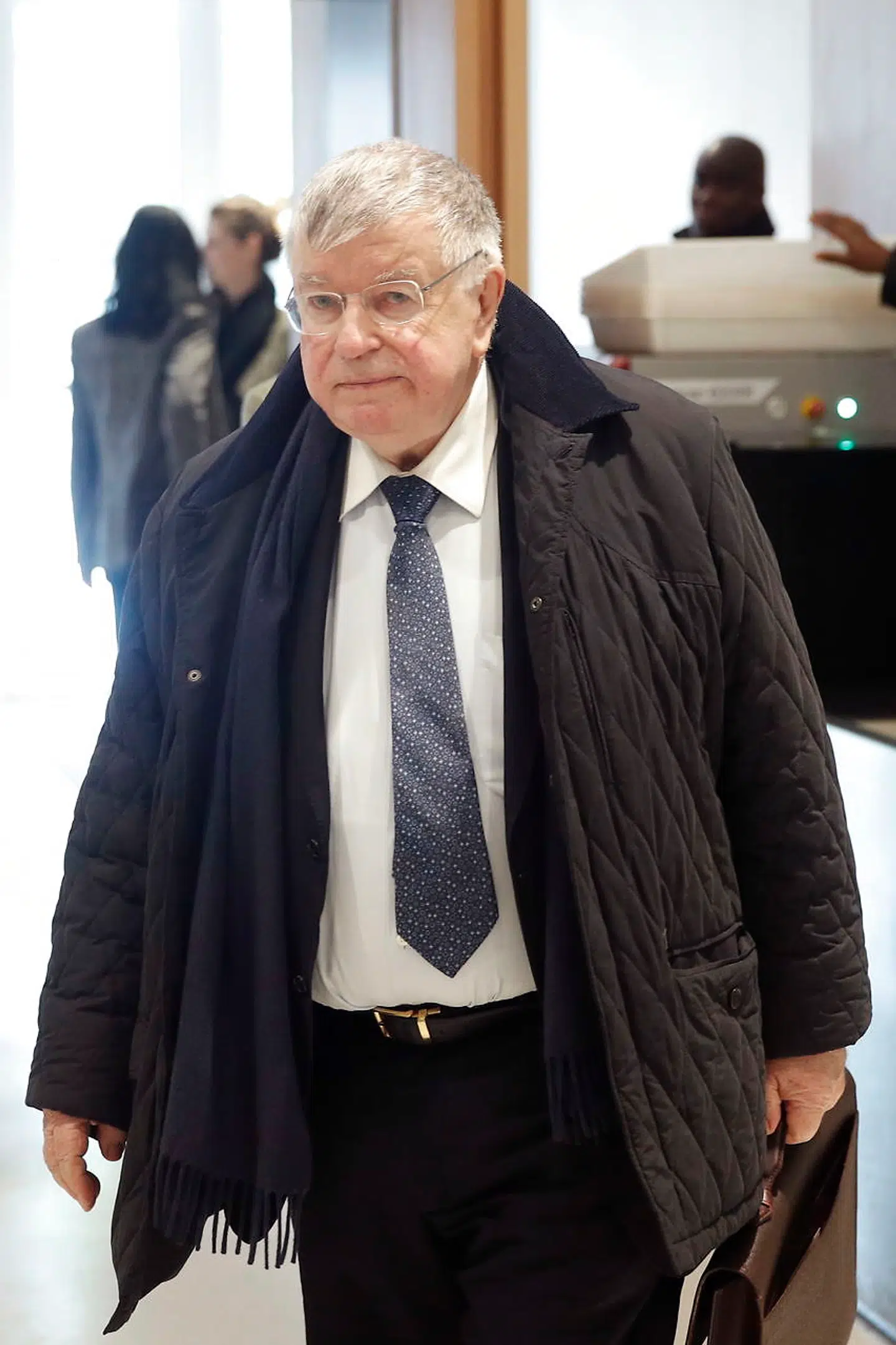 Didier Lombard, tidligere topchef i France Telecom, ved ankomsten til kriminalretten i Paris, hvor han står anklaget for med sin ledelsesstil at have udløst en bølge af selvmord blandt de ansatte.