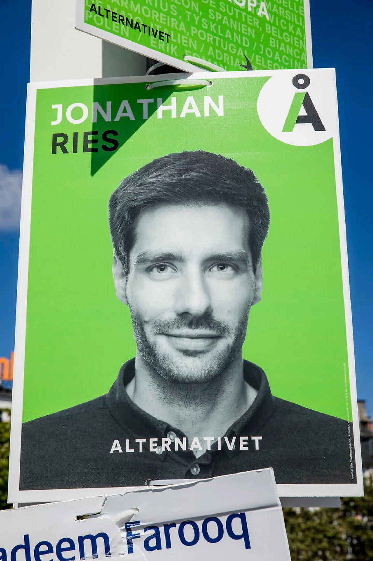 Det er tydeligt, at Alternativet er et grønt parti, når man kigger på valgplakaterne. Det mener Frederik Preisler.