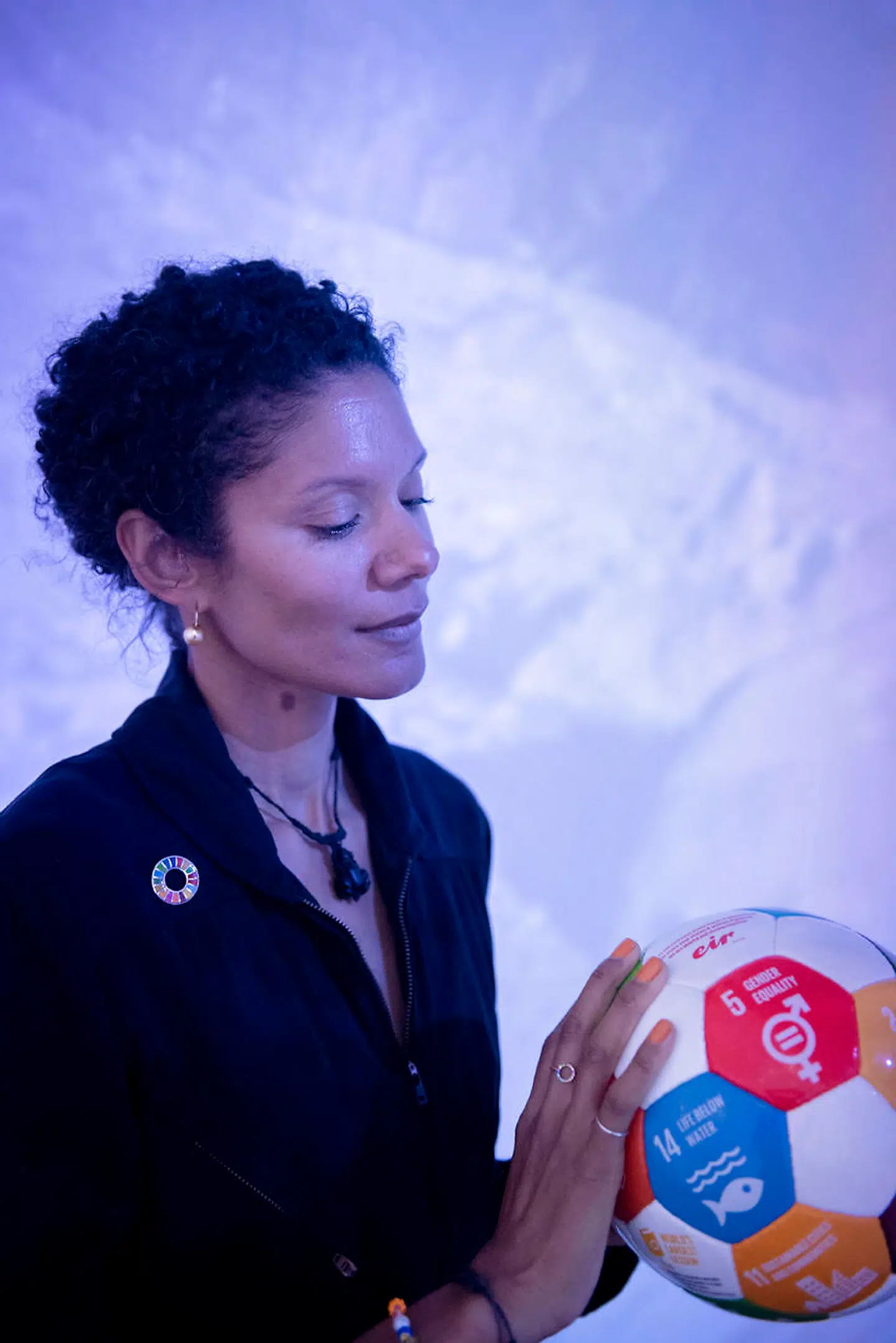 Rikke Rønholt Albertsen får FN til at holde øje med kvindefodbold. Konkurrencegenet vågnede i hende, da hun var eliteløber, men i dag vil hun hellere kæmpe for verden end for at vinde.