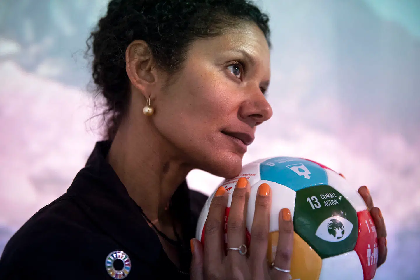 Rikke Rønholt Albertsen får FN til at holde øje med kvindefodbold. Konkurrencegenet vågnede i hende, da hun var eliteløber, men i dag vil hun hellere kæmpe for verden end for at vinde.