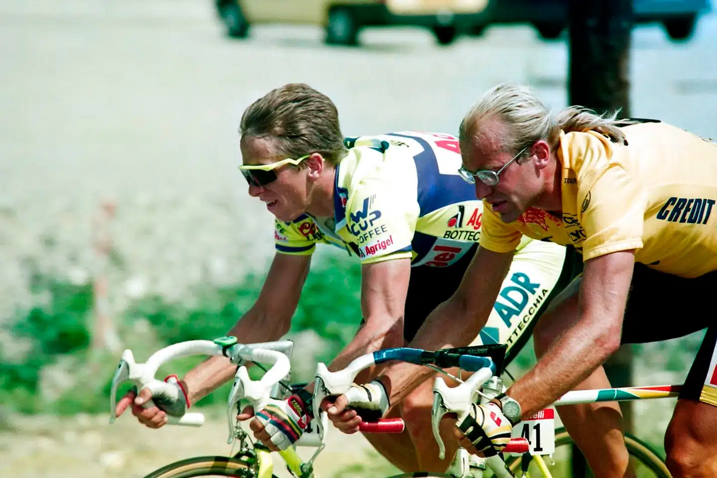 arkivfoto. Cykellegenderne franske Laurent Fignon (til højre) ved siden af amerikanske Greg Lemon på den 19. etage af Tour de France fra Villard de Lans til Aix-Les-Bains 21. Juli, 1989.