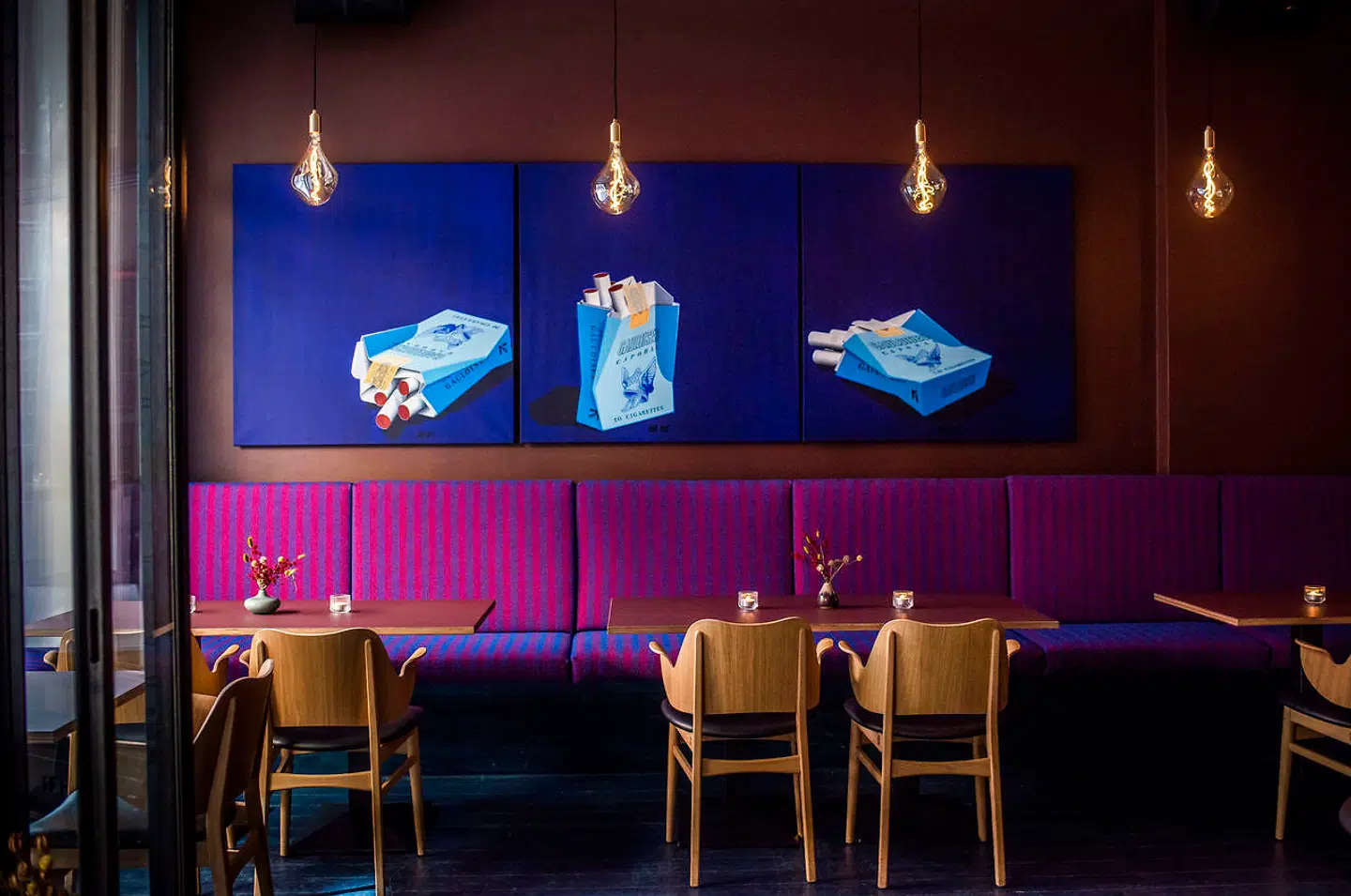 Vægkunsten på Deco bar gør det ikke nemmere at styre sin evt. rygetrang!