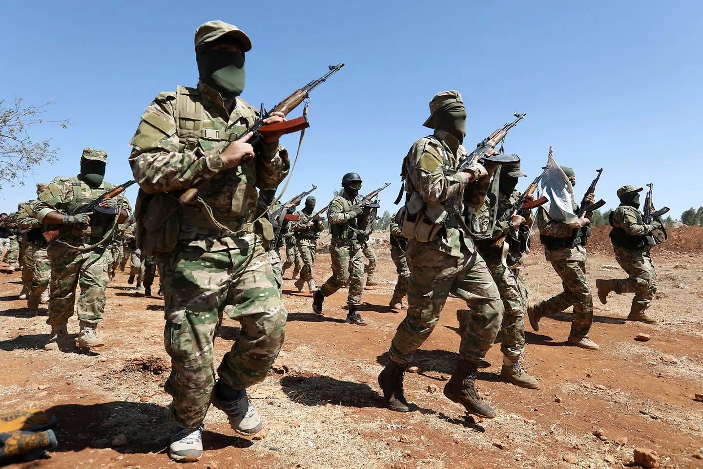 Sympatisører af den islamistiske syriske gruppe Hayat Tahrir al-Sham er blandt dem, der har postet videoer genereret af Facebook.