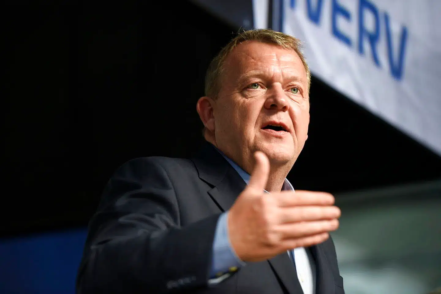 På scenen til Dansk Erhvervs årsmøde lancerede statsminister Lars Løkke Rasmussen (V) onsdag en ny Venstre-offensiv i valgkampen: Et velfærdsløfte til 69 mia. kr. Men det tal når Løkke kun frem til ved at benytte sig af en meget omdiskuteret regnemetode. Det mest reelle havde været at bruge et væsentligt lavere tal, lyder det fra flere økonomer.