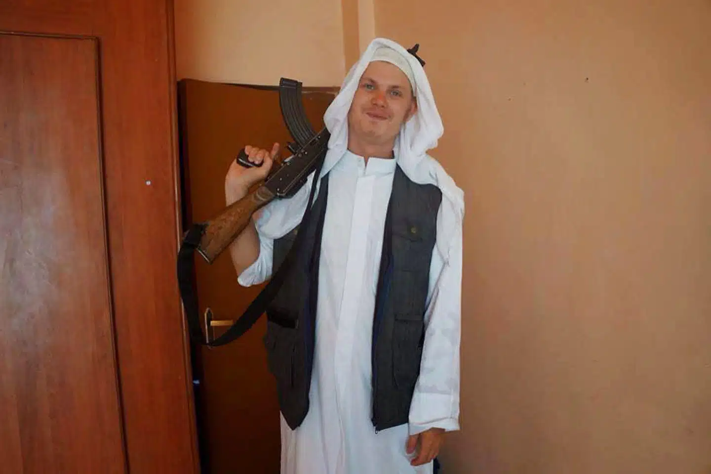 Michael Skråmo rejste til Syrien for at kæmpe for Islamisk Stat i 2014 sammen med sin svenske kone. Parret efterlod syv børn, der er mellem et og otte år gamle.