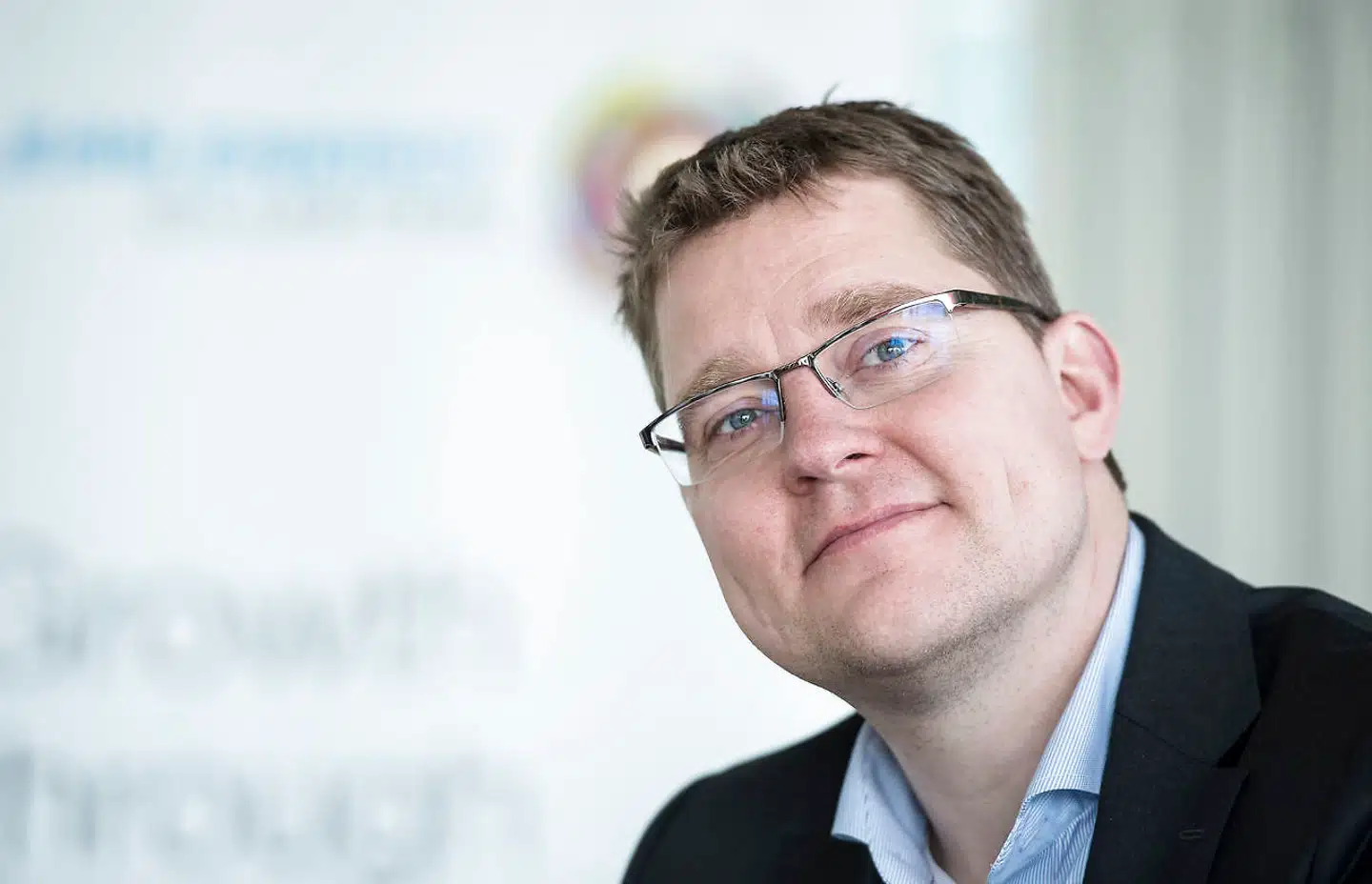 Radikale Venstres beskæftigelsesordfører, Rasmus Helveg Petersen, mener, at Socialdemokratiets planer om tidligere folkepension for nedslidte ikke kan gennemføres i den kommende valgperiode. Det bakkes op af Dansk Folkeparti.