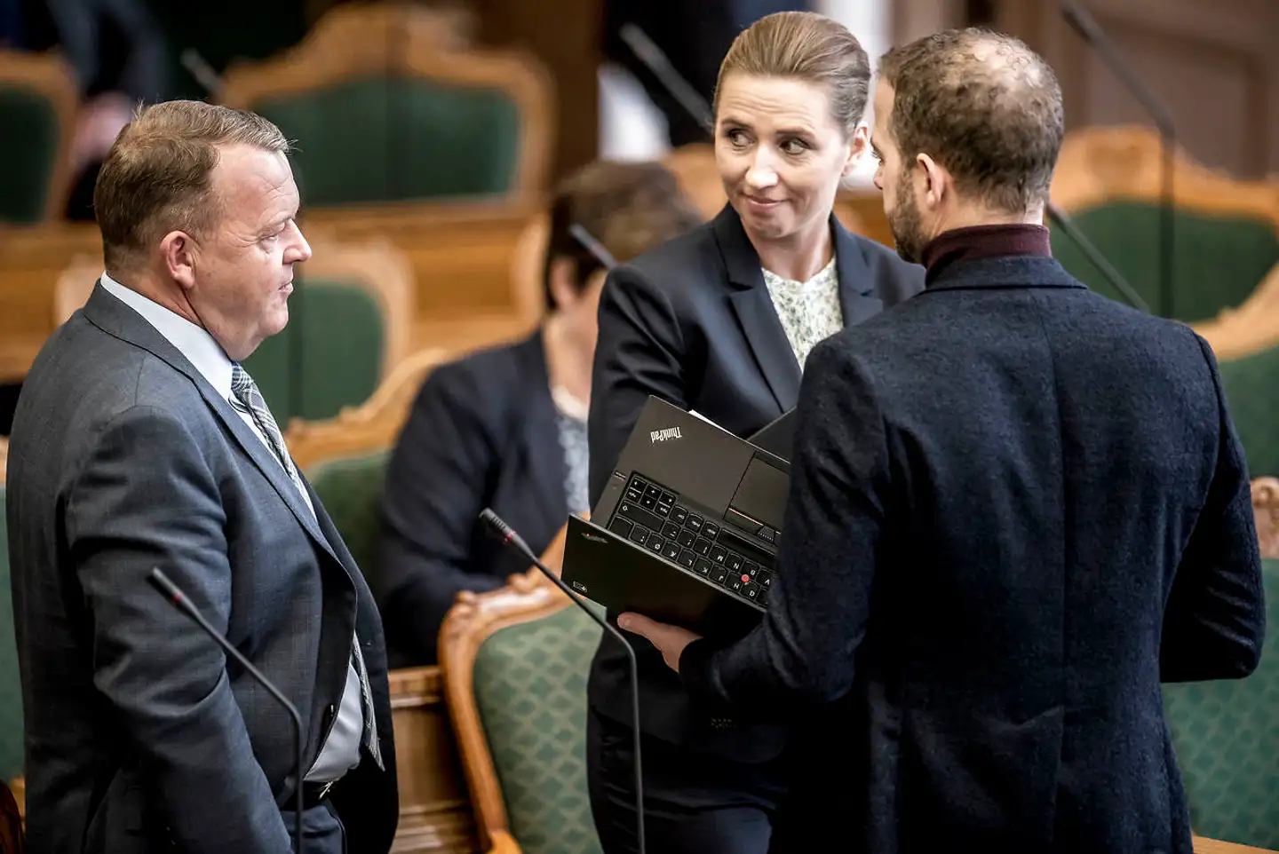 (ARKIV) Lars Løkke Rasmussen (V), Mette Frederiksen (S) og Morten Østergaard (R) under Folketingets åbningsdebat i folketingssalen på Christiansborg, torsdag den 5. oktober 2017. Både Lars Løkke Rasmussen og Mette Frederiksen taler om en justering af pensionsalderen, men hvordan det skal gøres, svæver i det uvisse lige inden valget.